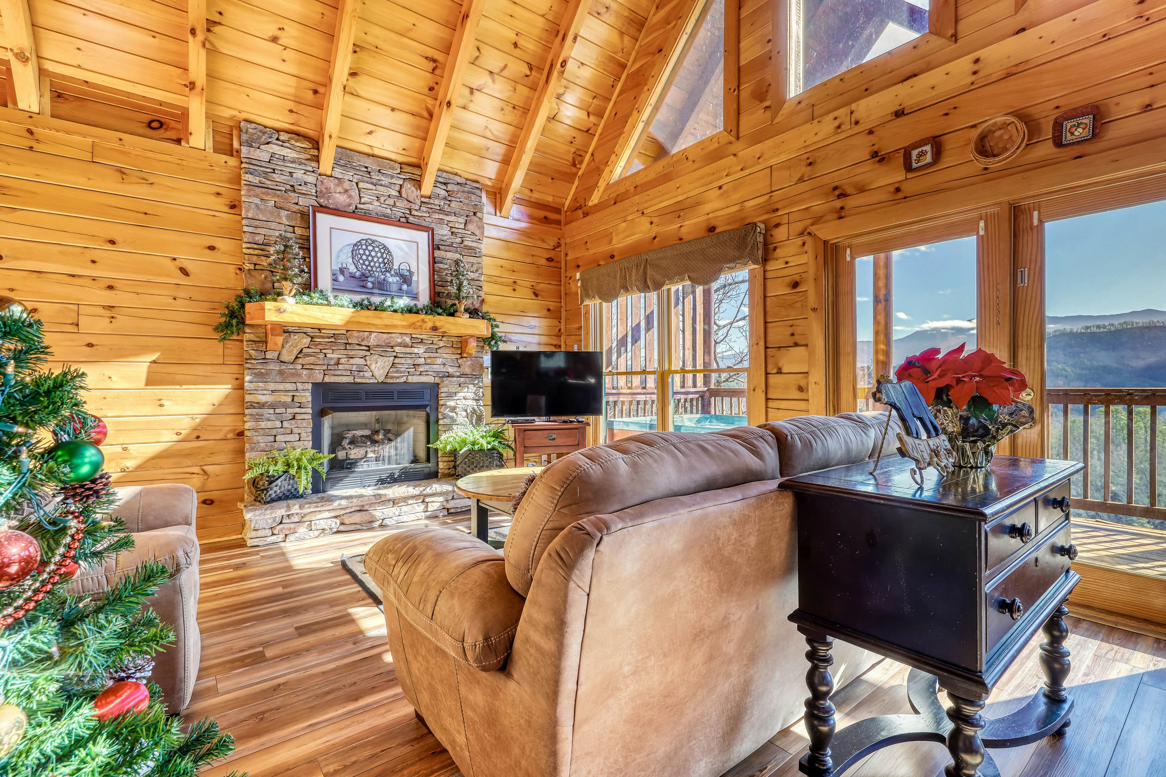 Lovely cabin w/ Free Attraction Tickets, a private hot tub, & mountain views