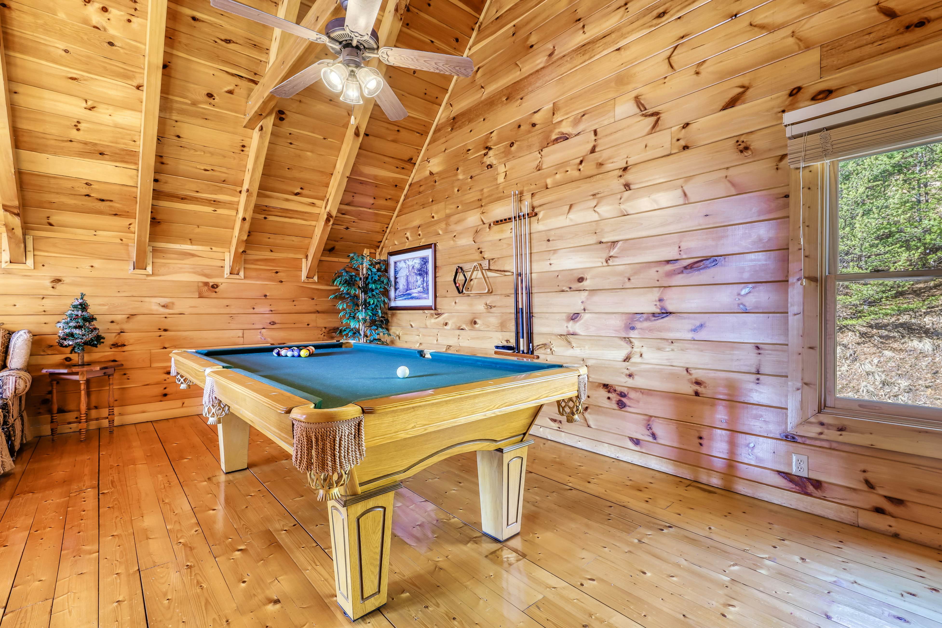 Lovely cabin w/ Free Attraction Tickets, a private hot tub, & mountain views