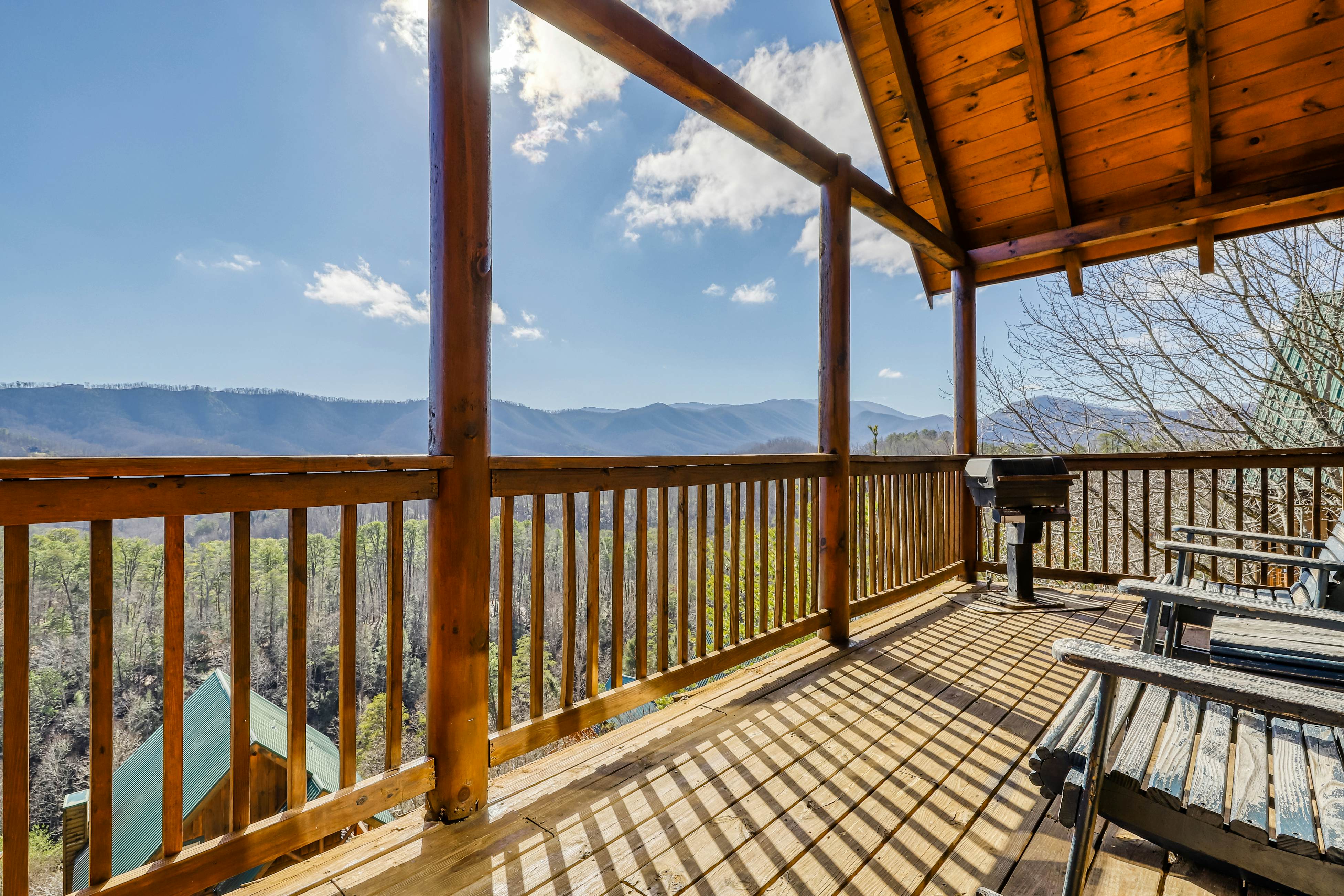 Lovely cabin w/ Free Attraction Tickets, a private hot tub, & mountain views