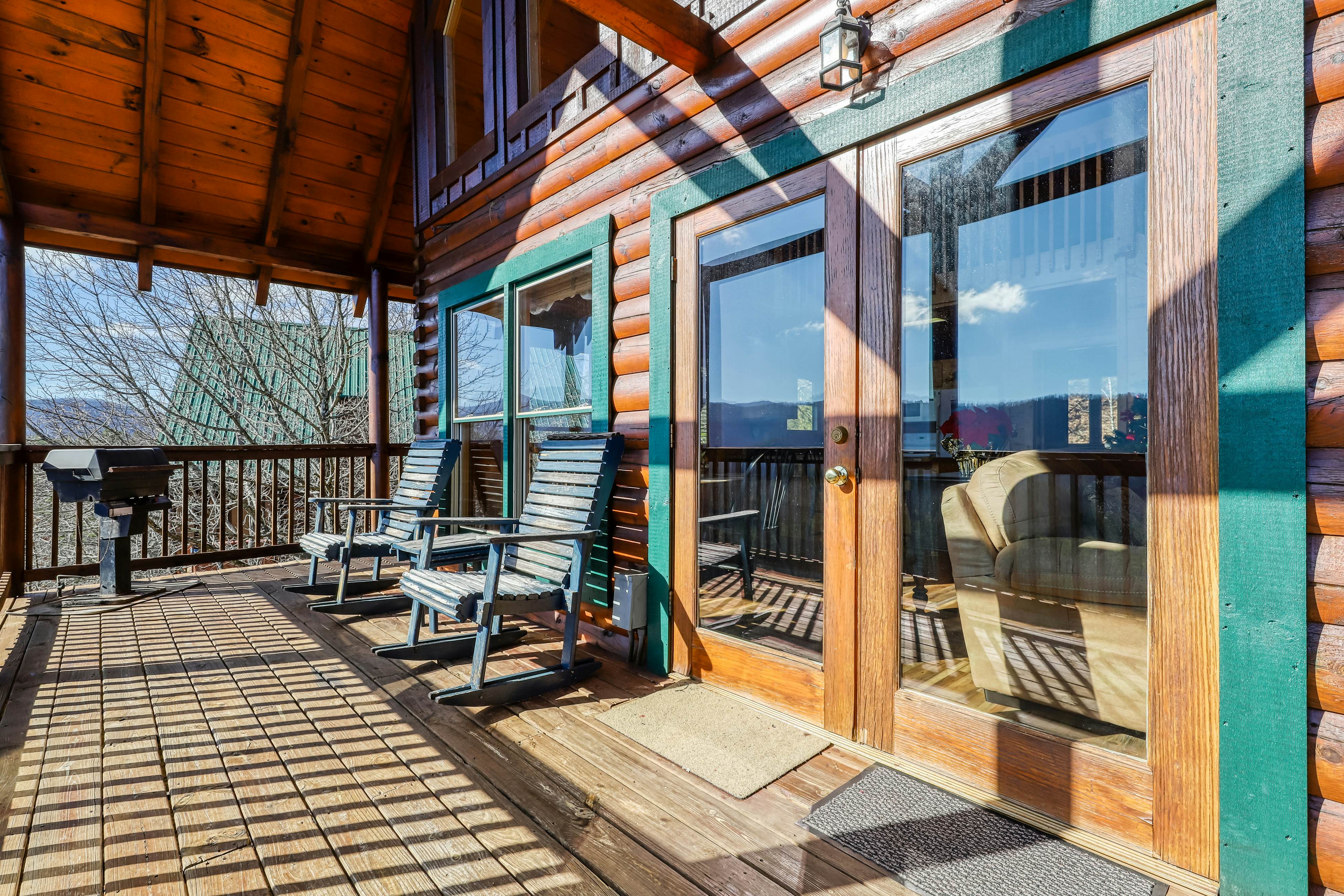 Lovely cabin w/ Free Attraction Tickets, a private hot tub, & mountain views