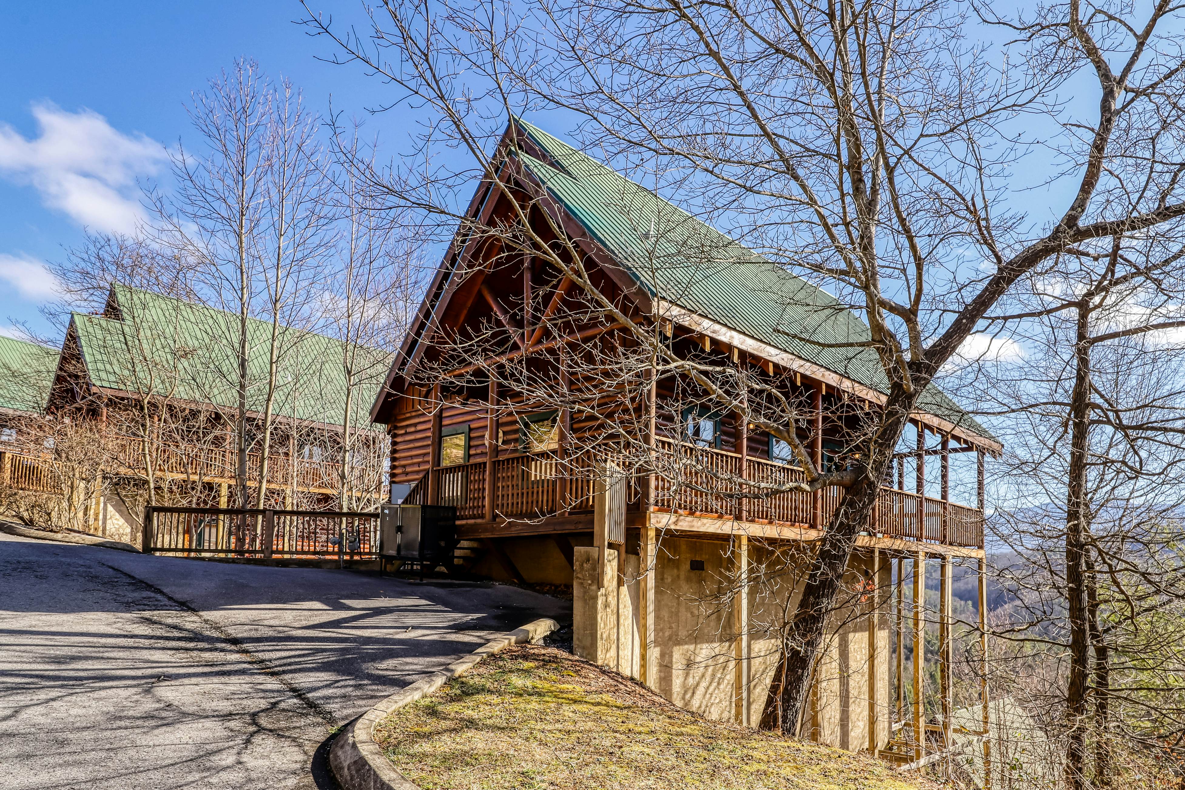 Lovely cabin w/ Free Attraction Tickets, a private hot tub, & mountain views