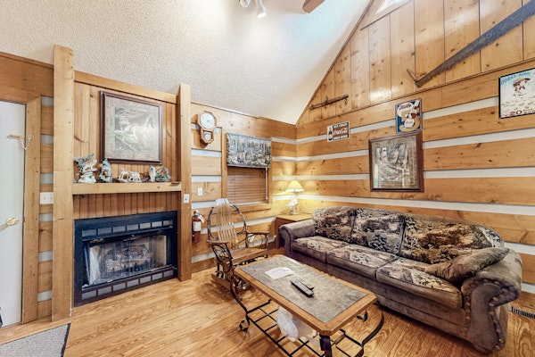 Casual Cabin, Sleeps 6・Hot Tub・Grill・Fireplace