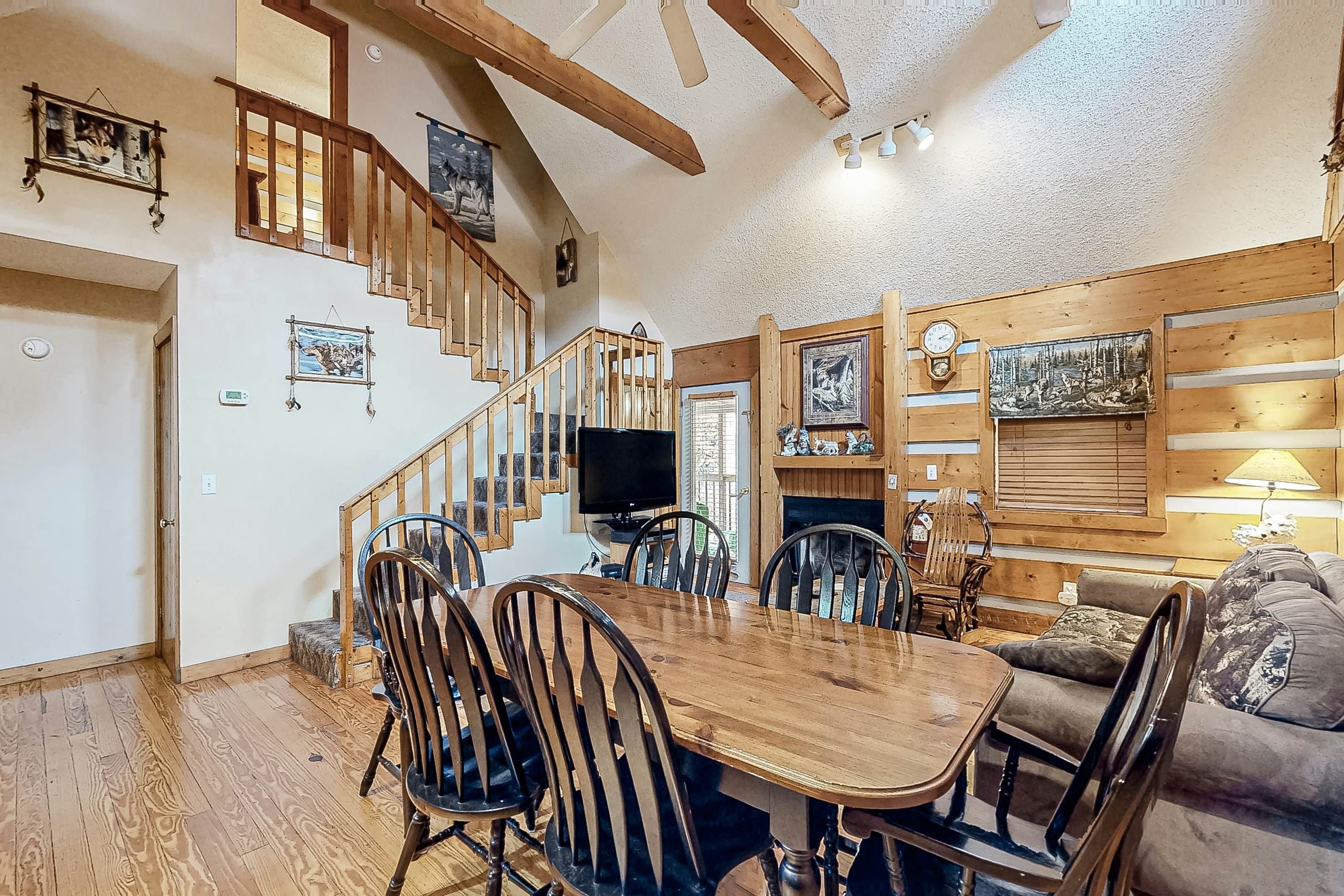 Casual Cabin with Private Hot Tub, Free Attraction Tickets, & Gas Fireplace