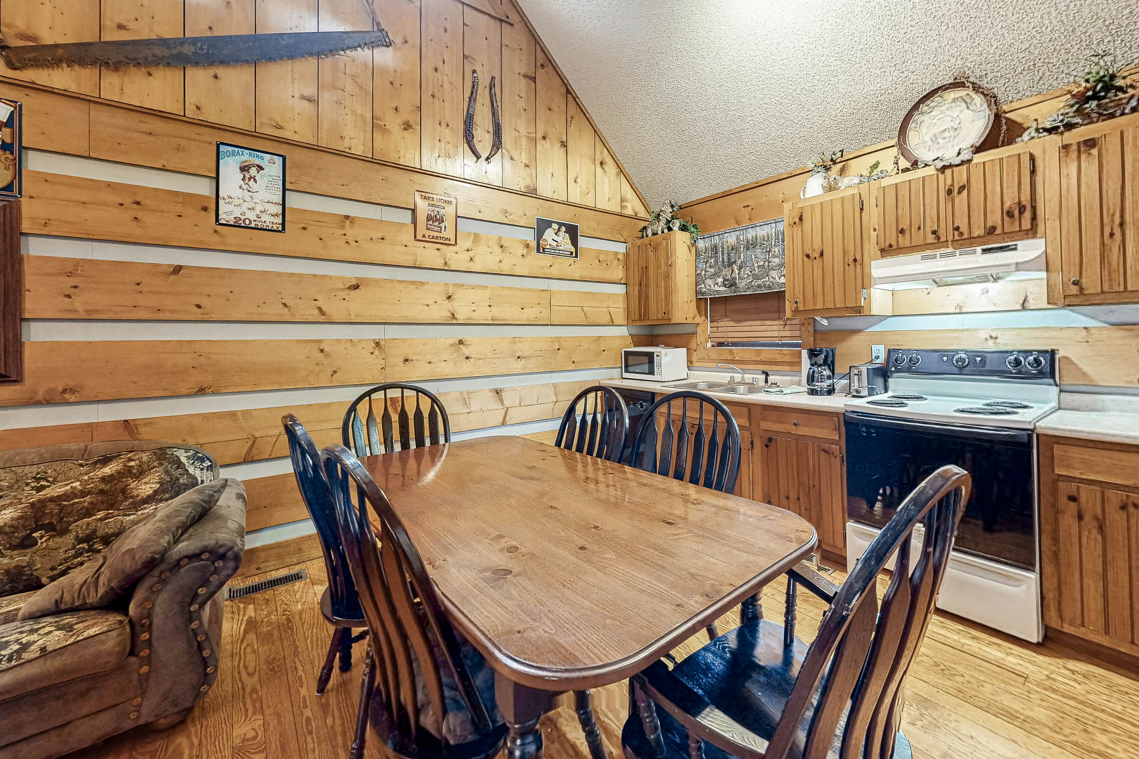 Casual Cabin with Private Hot Tub, Free Attraction Tickets, & Gas Fireplace