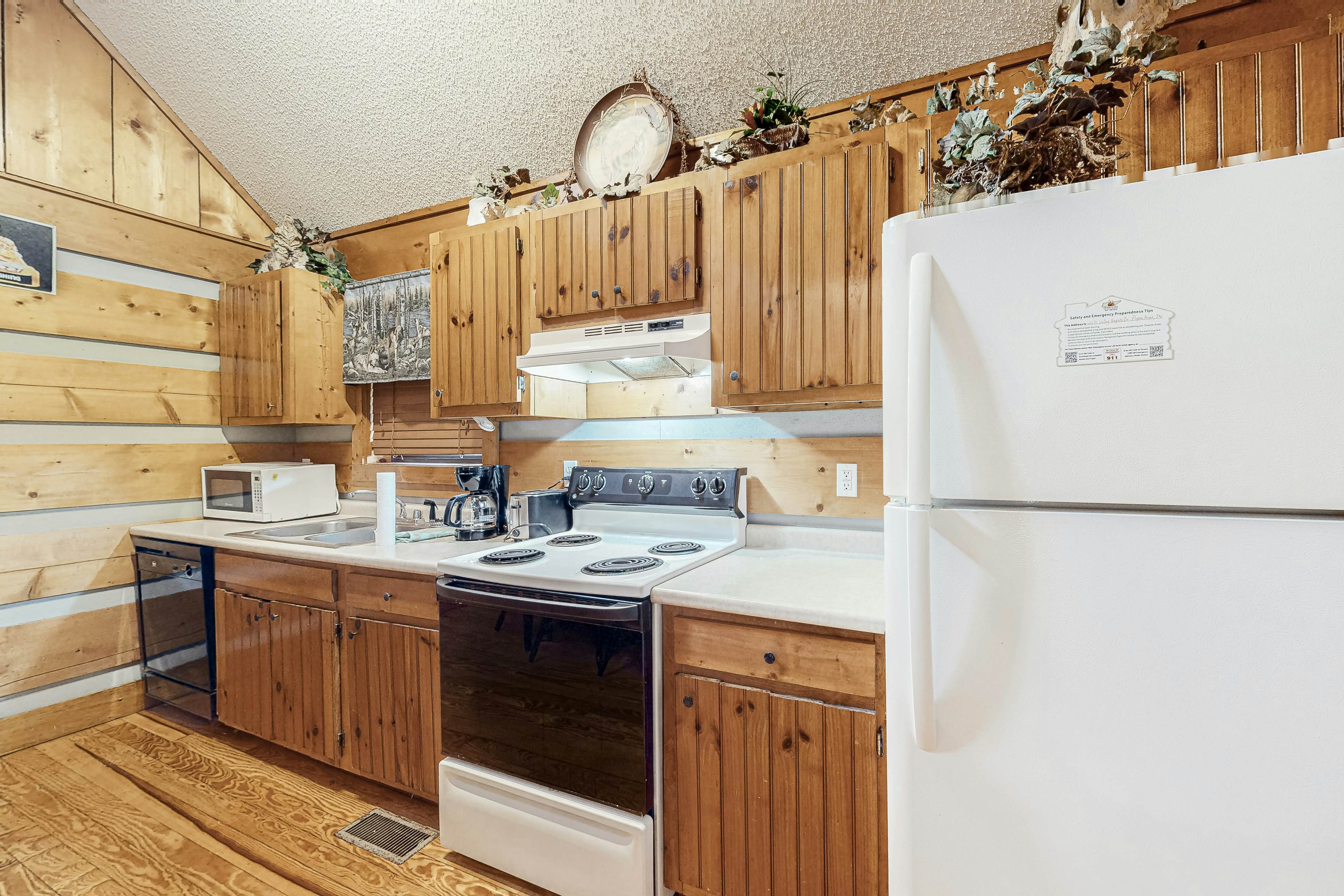 Casual Cabin with Private Hot Tub, Free Attraction Tickets, & Gas Fireplace