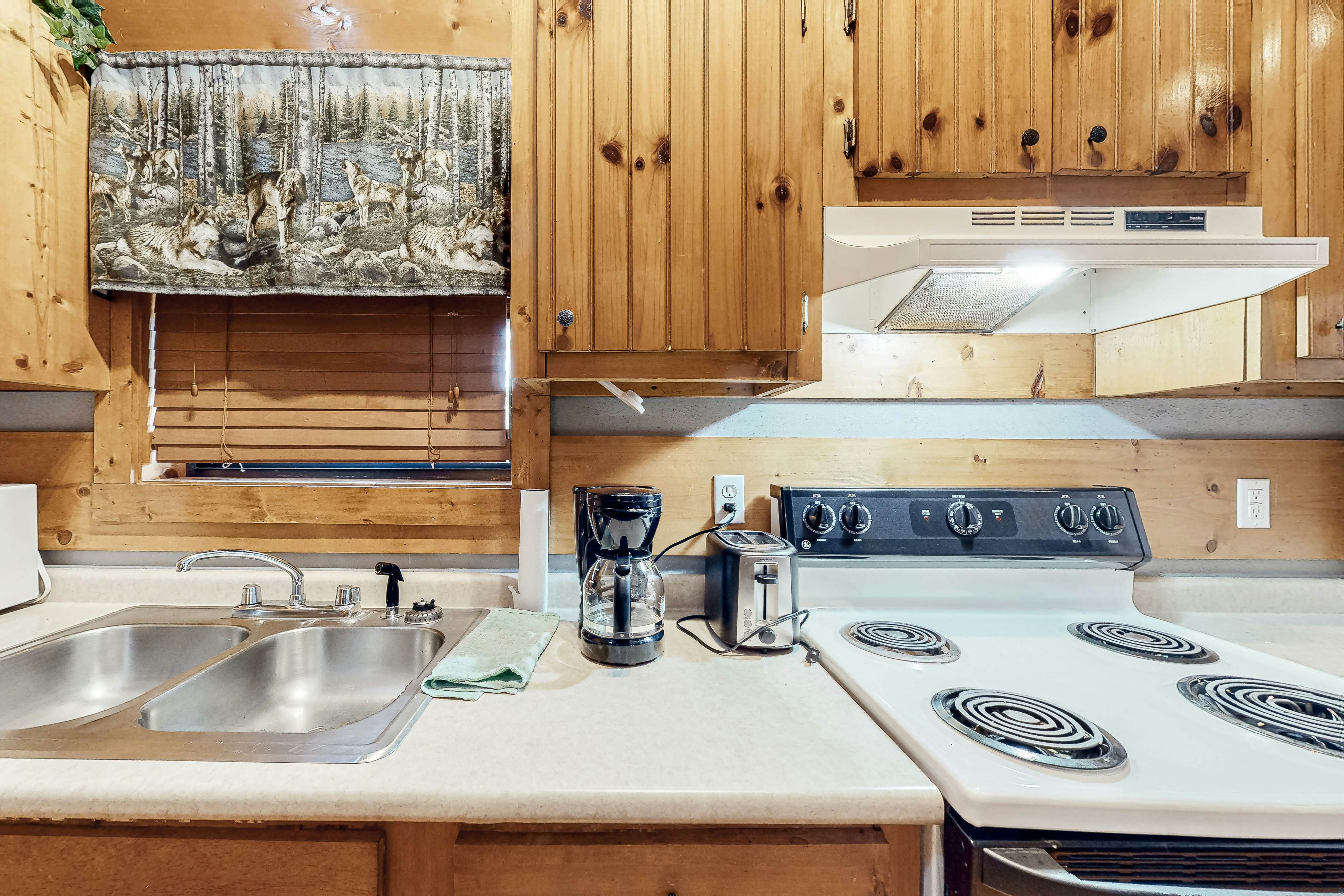 Casual Cabin with Private Hot Tub, Free Attraction Tickets, & Gas Fireplace