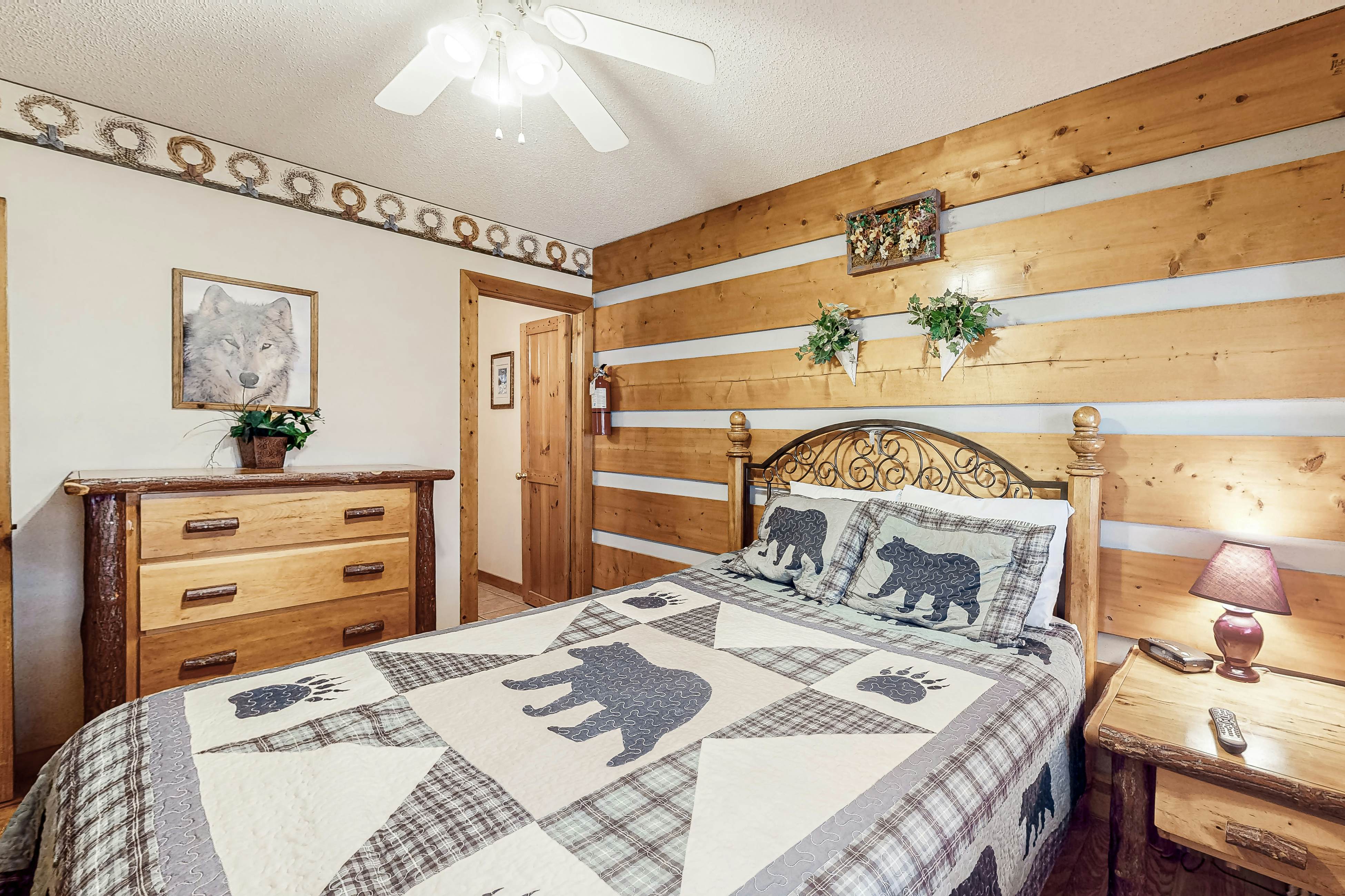 Casual Cabin with Private Hot Tub, Free Attraction Tickets, & Gas Fireplace