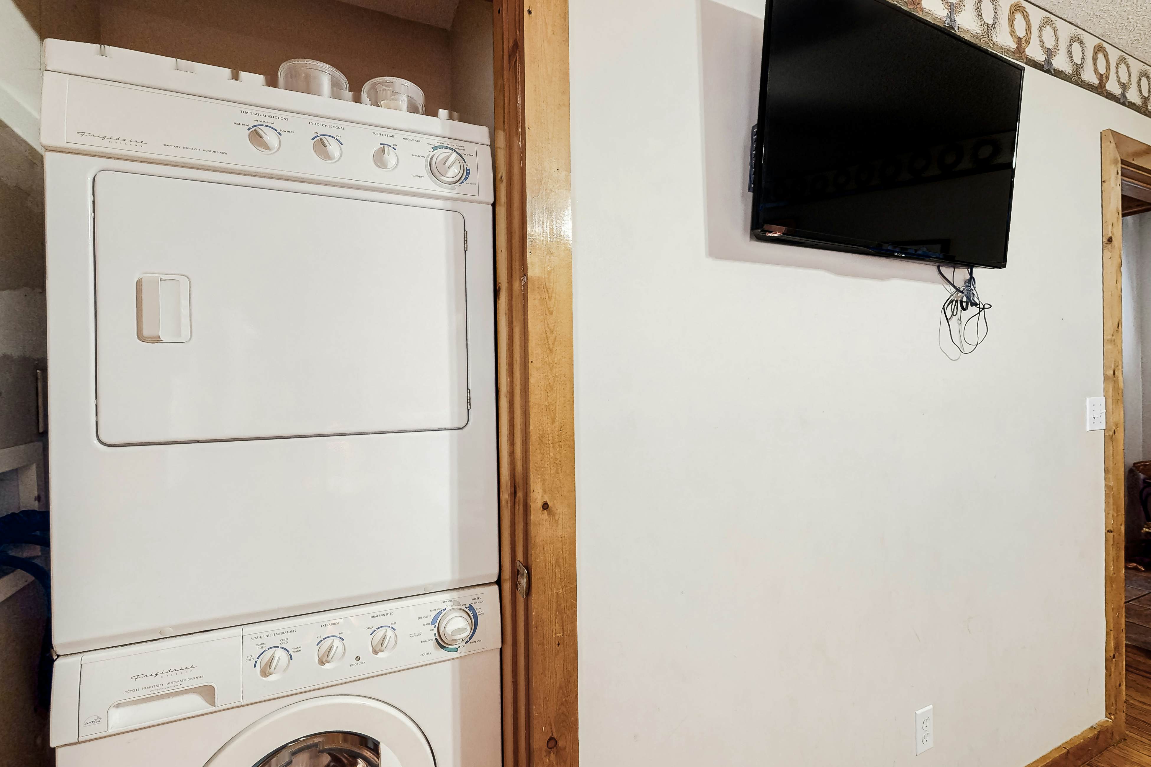 Casual Cabin with Private Hot Tub, Free Attraction Tickets, & Gas Fireplace