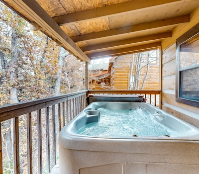 Casual Cabin, Sleeps 6・Hot Tub・Grill・Fireplace