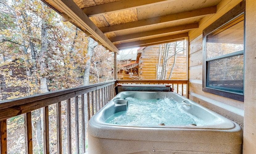 Casual Cabin, Sleeps 6・Hot Tub・Grill・Fireplace