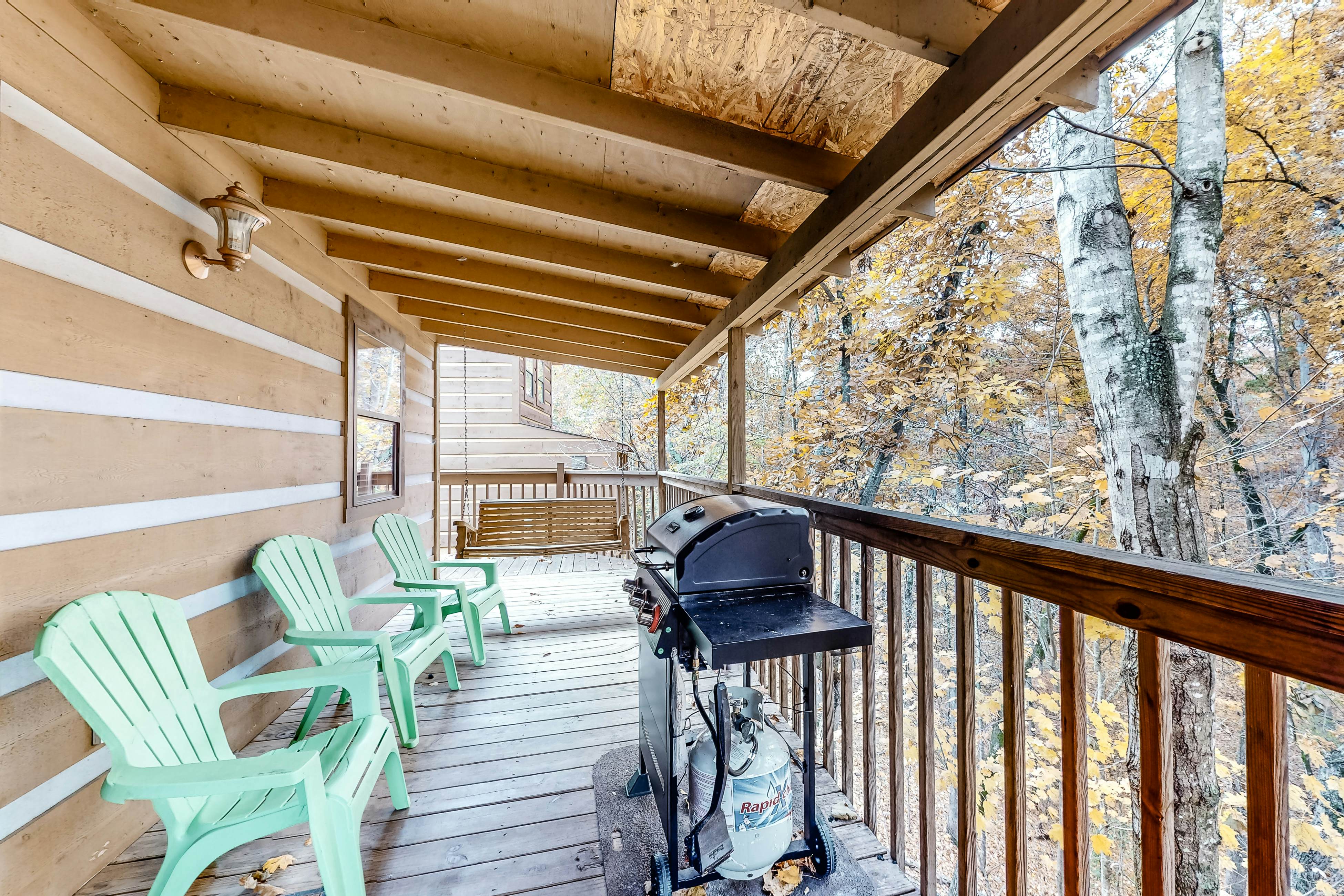 Casual Cabin with Private Hot Tub, Free Attraction Tickets, & Gas Fireplace