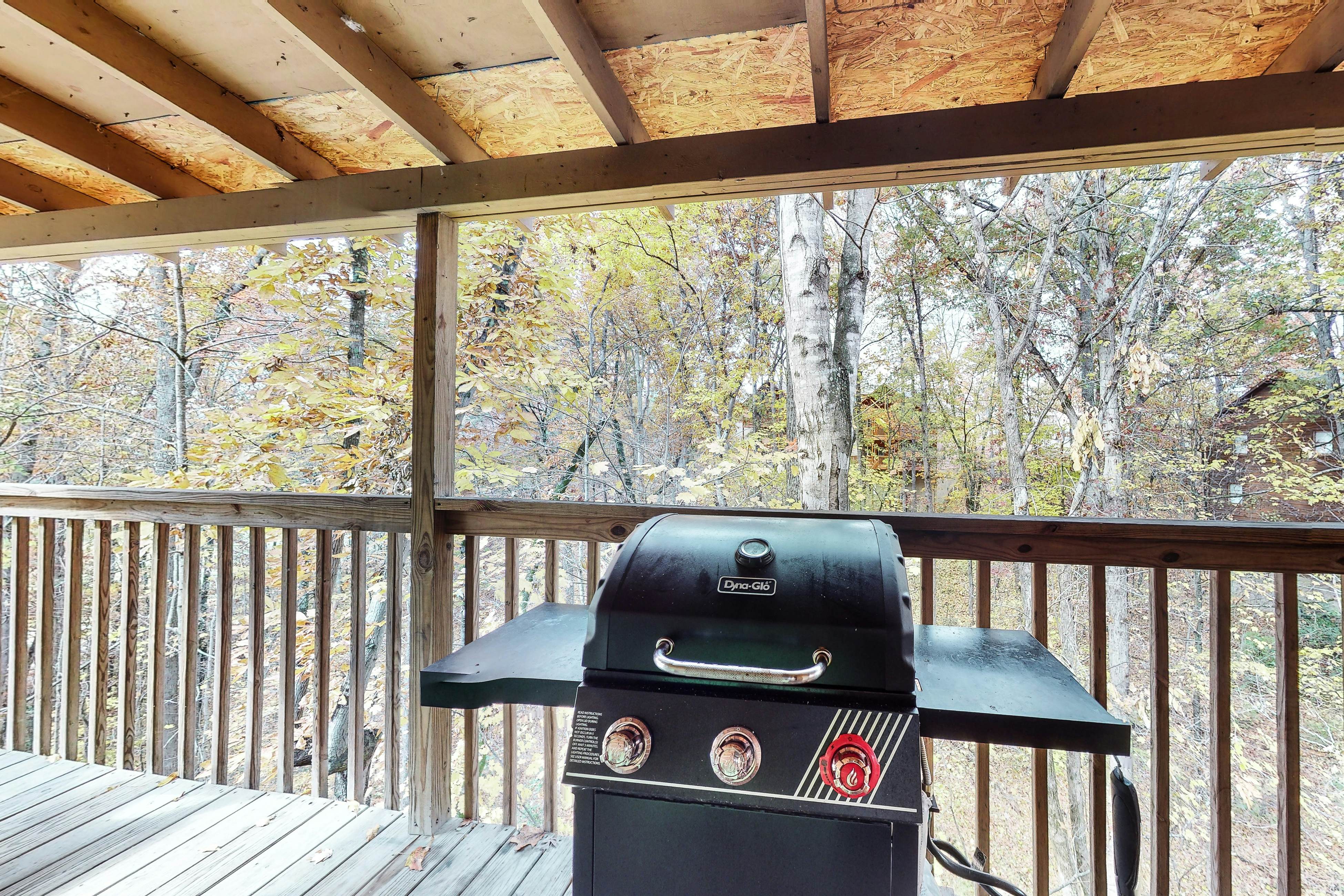 Casual Cabin with Private Hot Tub, Free Attraction Tickets, & Gas Fireplace