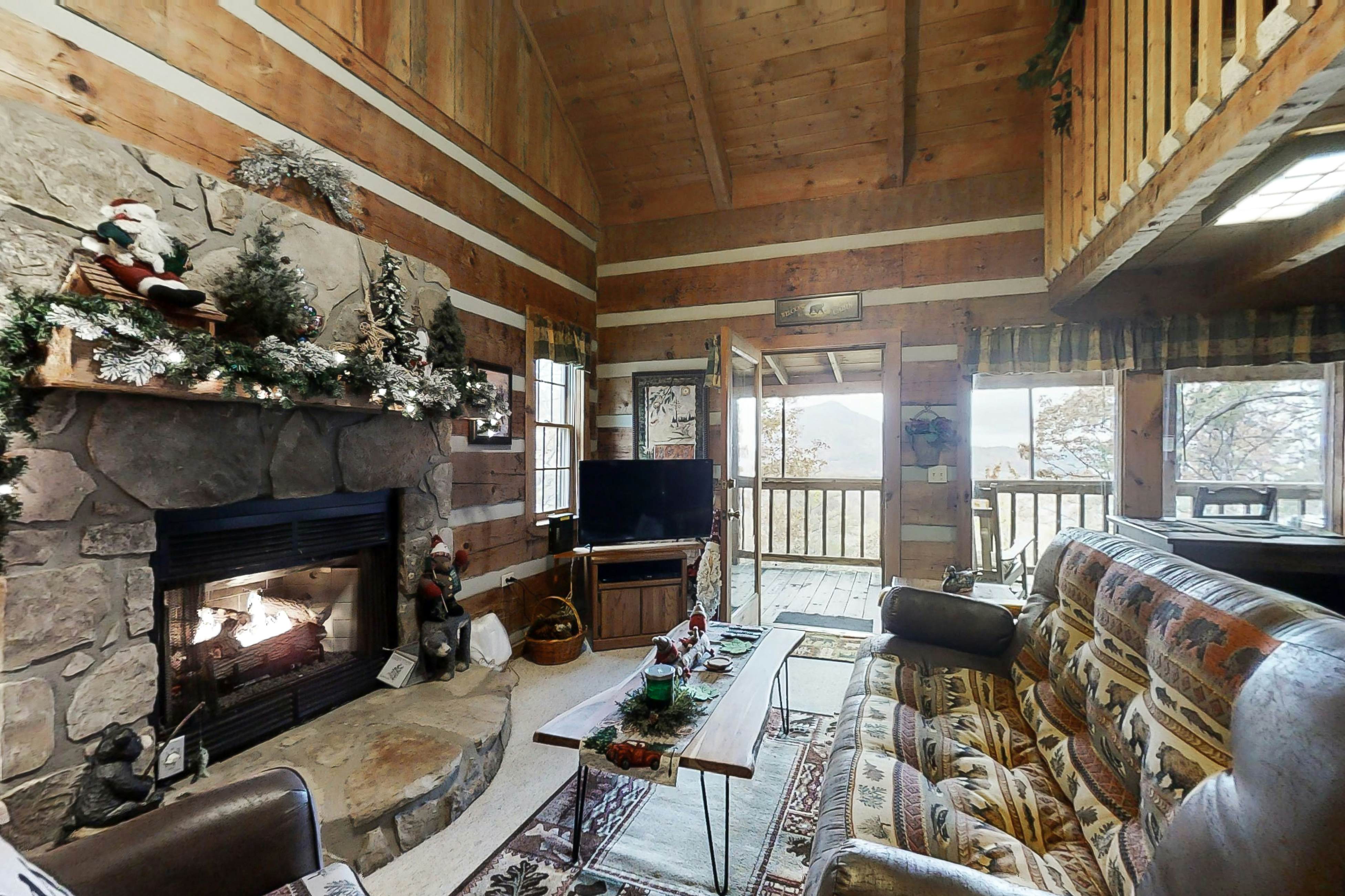 Mountain View Cabin in the Woods with Deck, Hot Tub, & Free Attraction Tickets