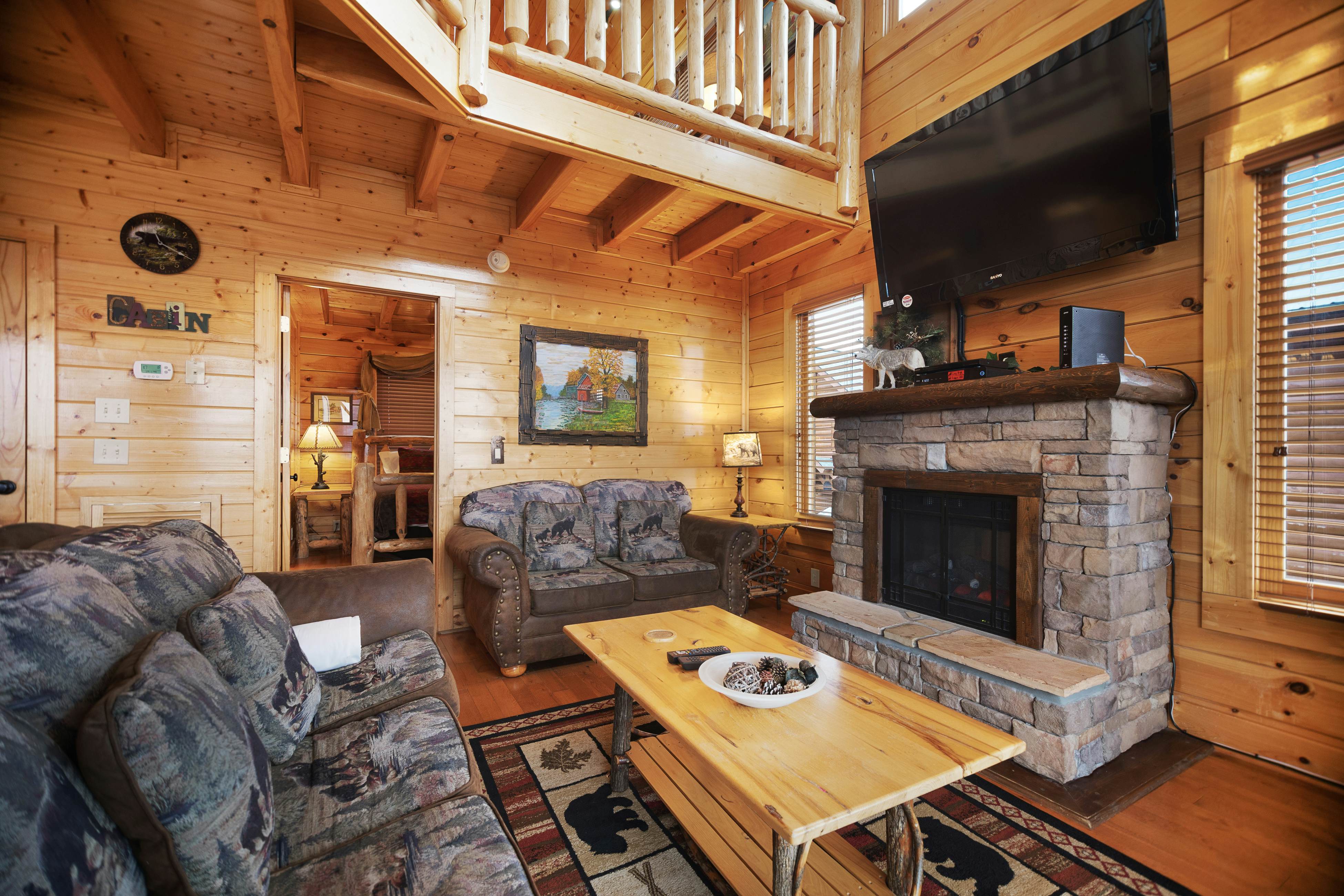 Cabin w/ breathtaking mountain views & private hot tub + free attraction tickets