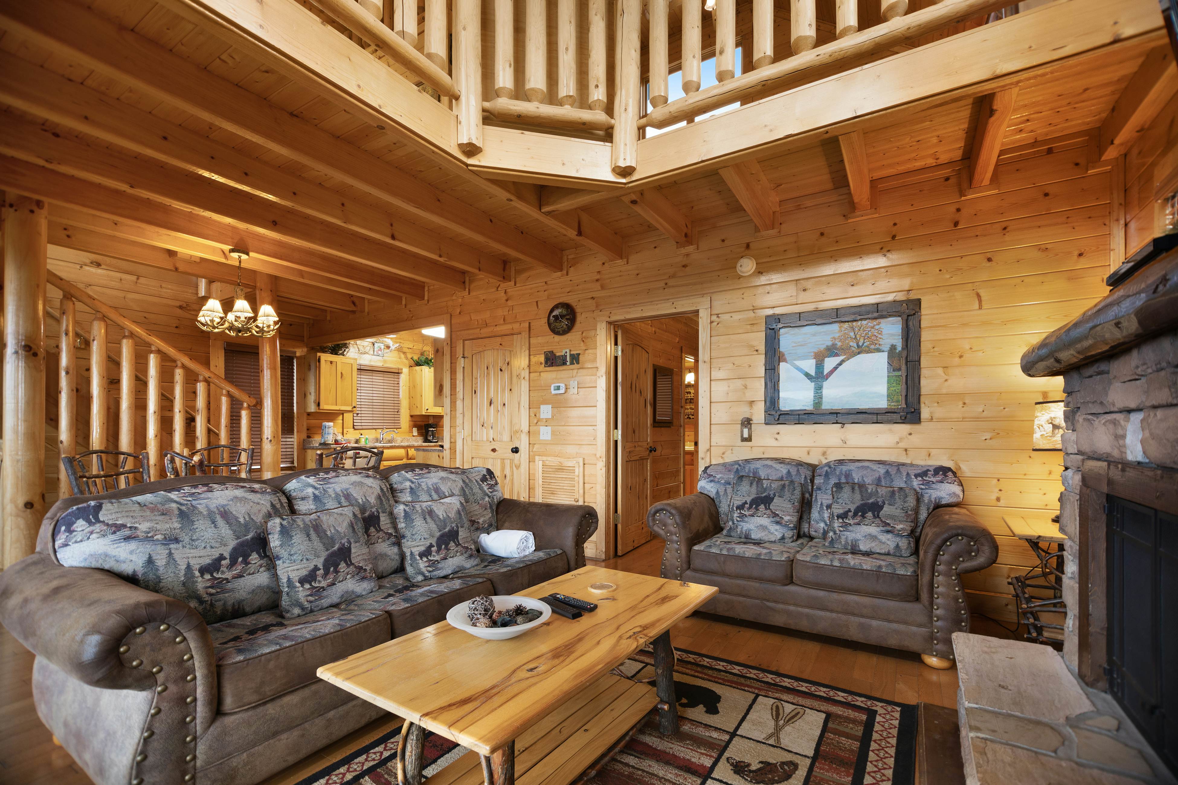 Cabin w/ breathtaking mountain views & private hot tub + free attraction tickets