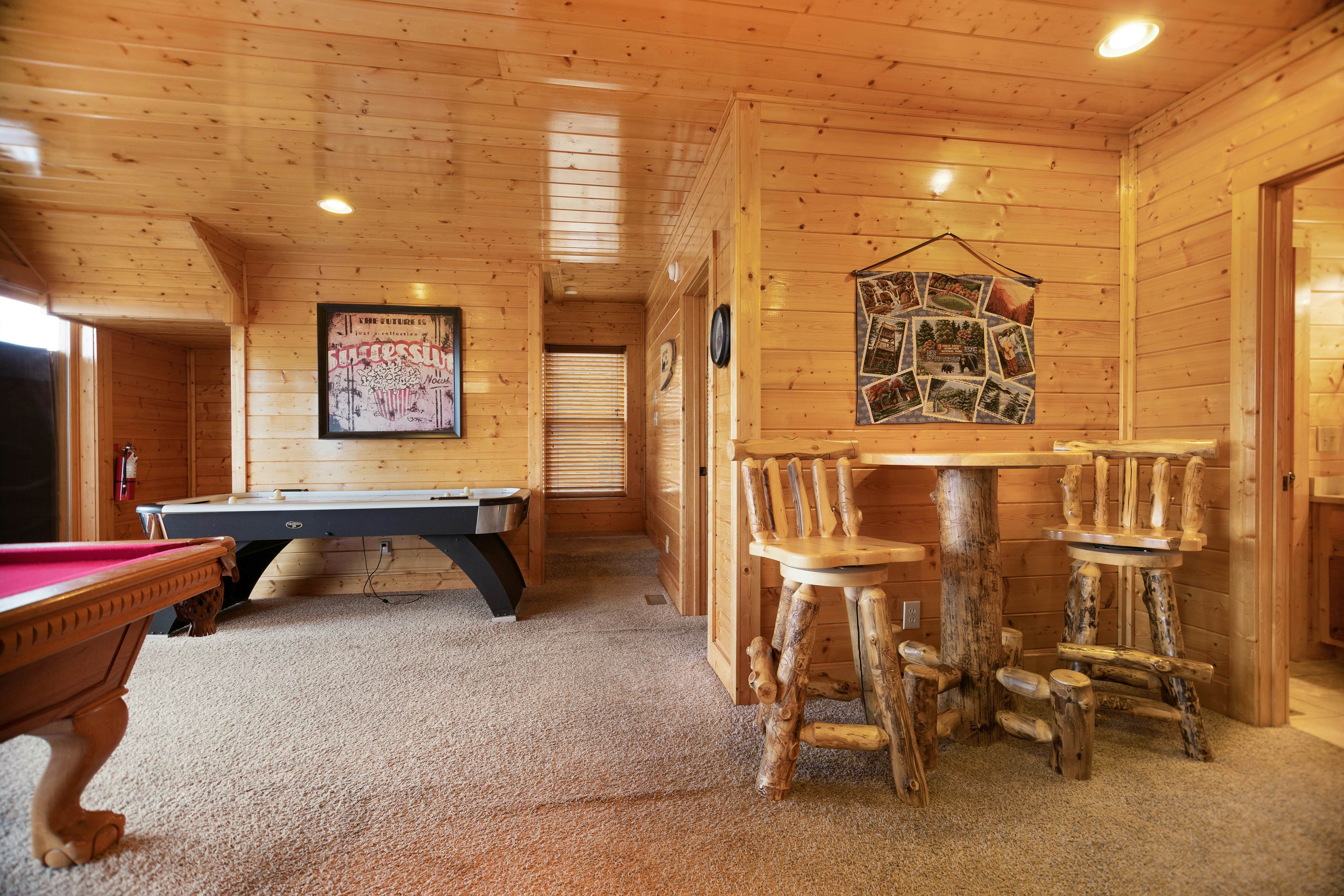 Cabin w/ breathtaking mountain views & private hot tub + free attraction tickets