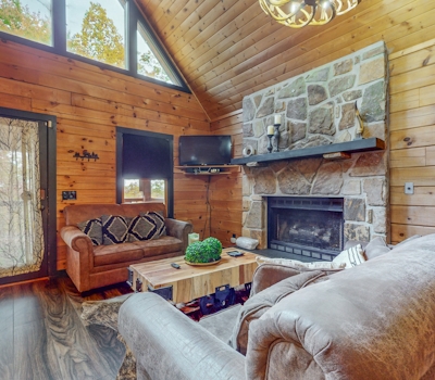 Tranquil Cabin, Sleeps 8・Screened Porch・Firepit