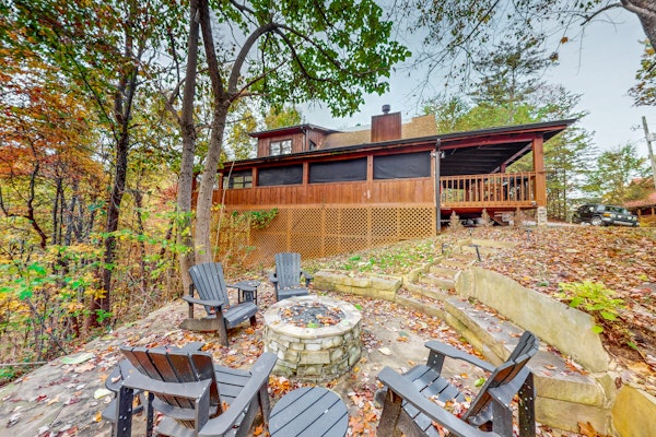 Tranquil Cabin, Sleeps 8・Screened Porch・Firepit