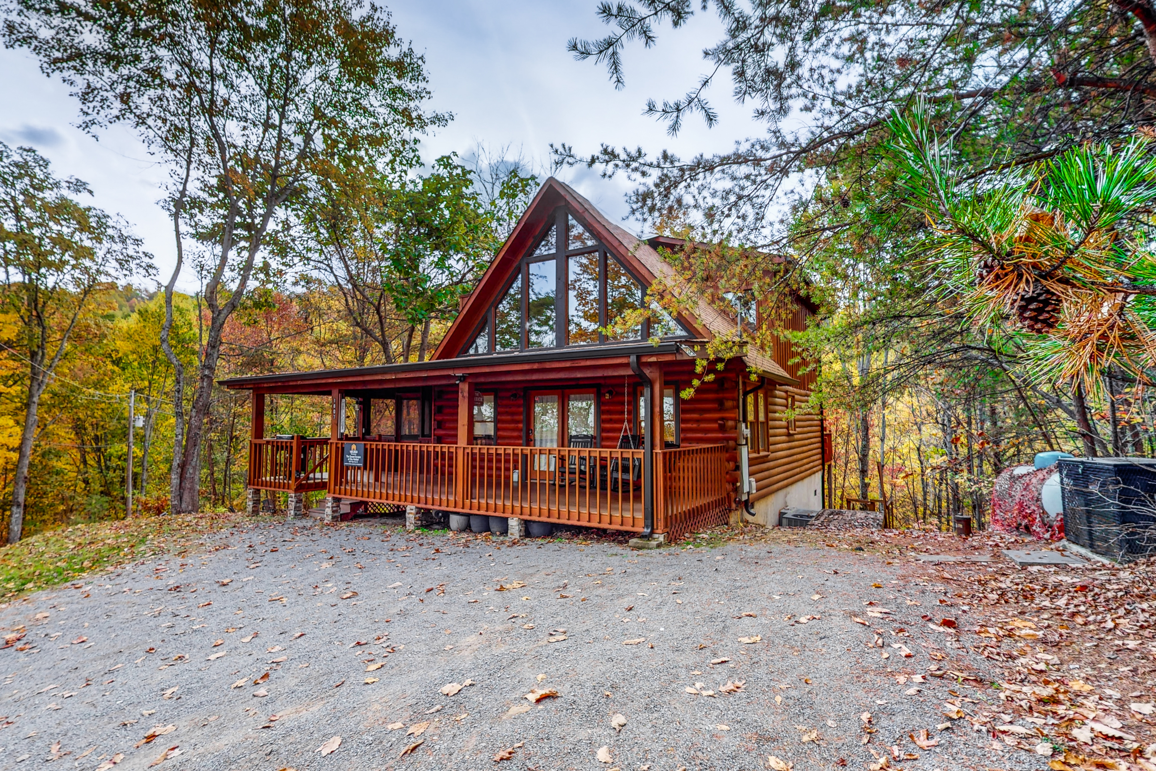 Tranquil Cabin, Sleeps 8・Screened Porch・Firepit