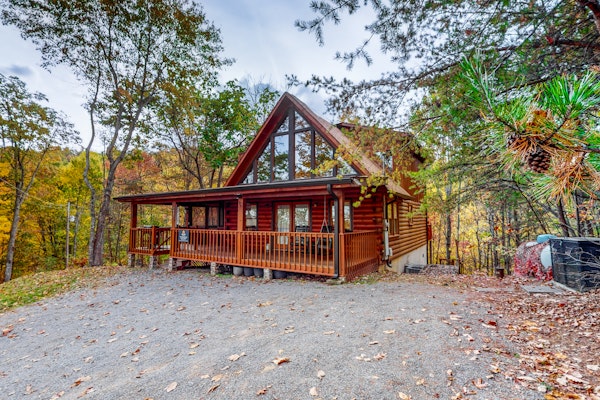 Tranquil Cabin, Sleeps 8・Screened Porch・Firepit