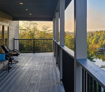 Cozy Home W Lake Views, Sleeps 4, Games, Free Ticket