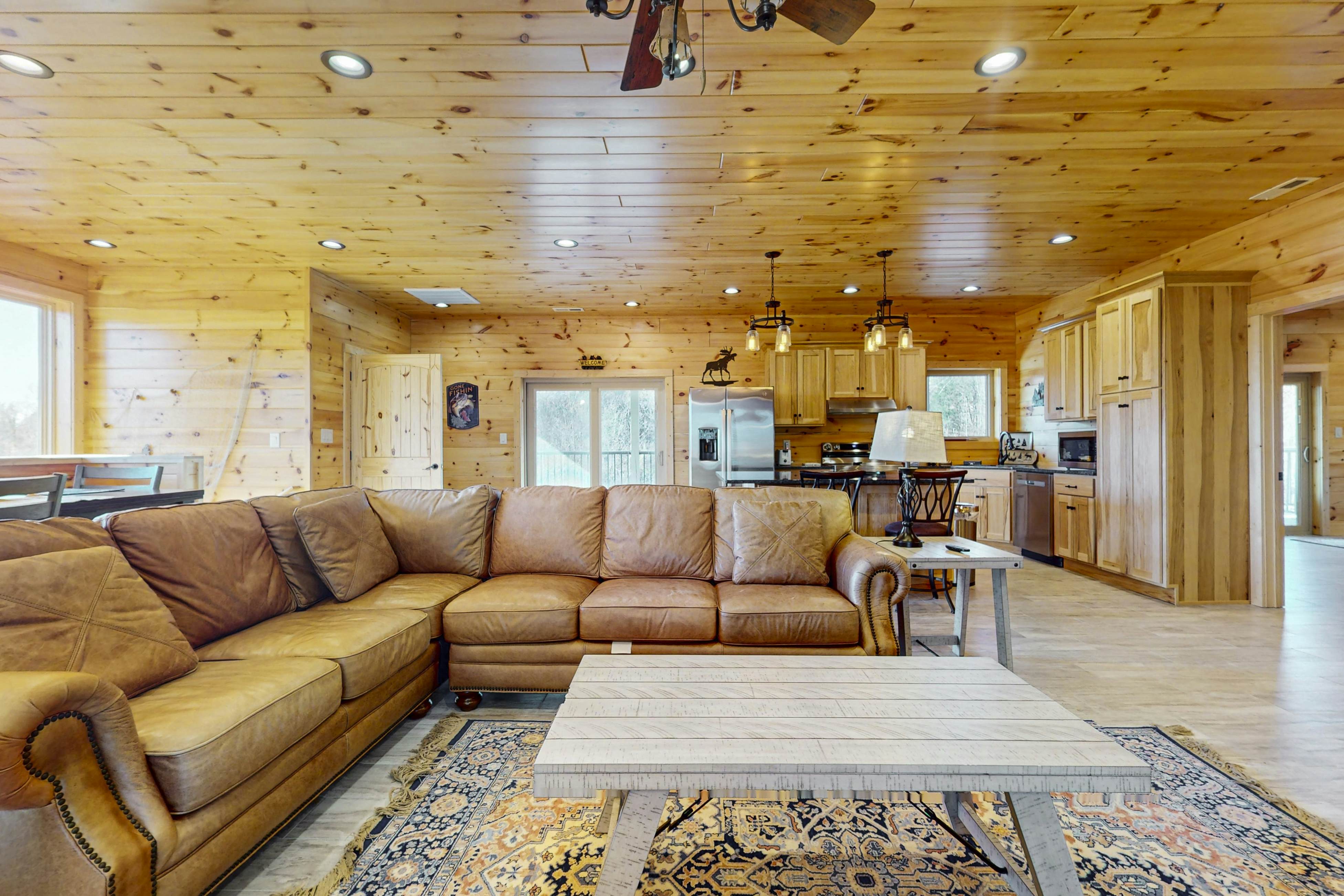 Cozy Home W Lake Views, Sleeps 4・Games・Free Ticket