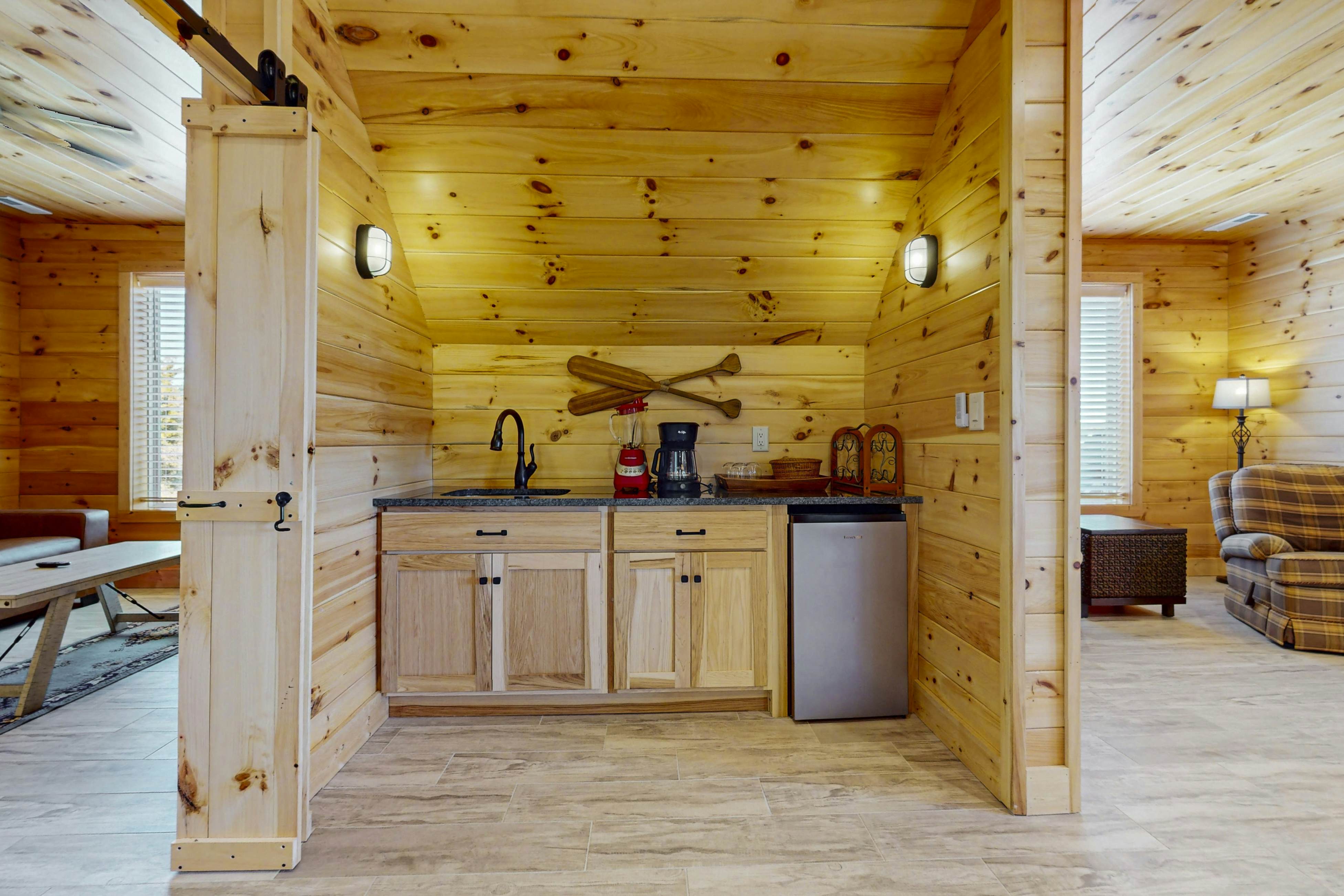 Cozy Home W Lake Views, Sleeps 4・Games・Free Ticket