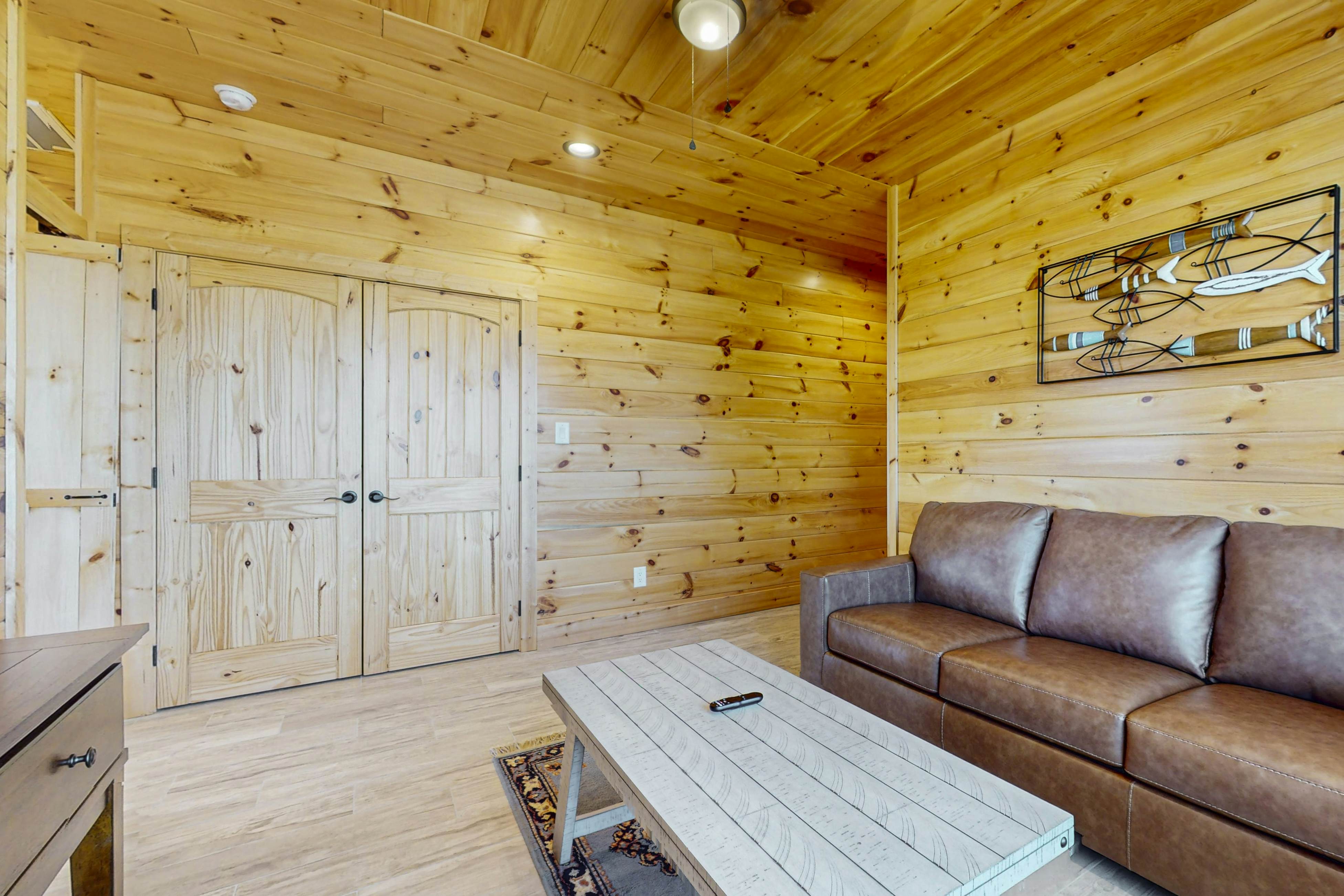 Cozy Home W Lake Views, Sleeps 4・Games・Free Ticket