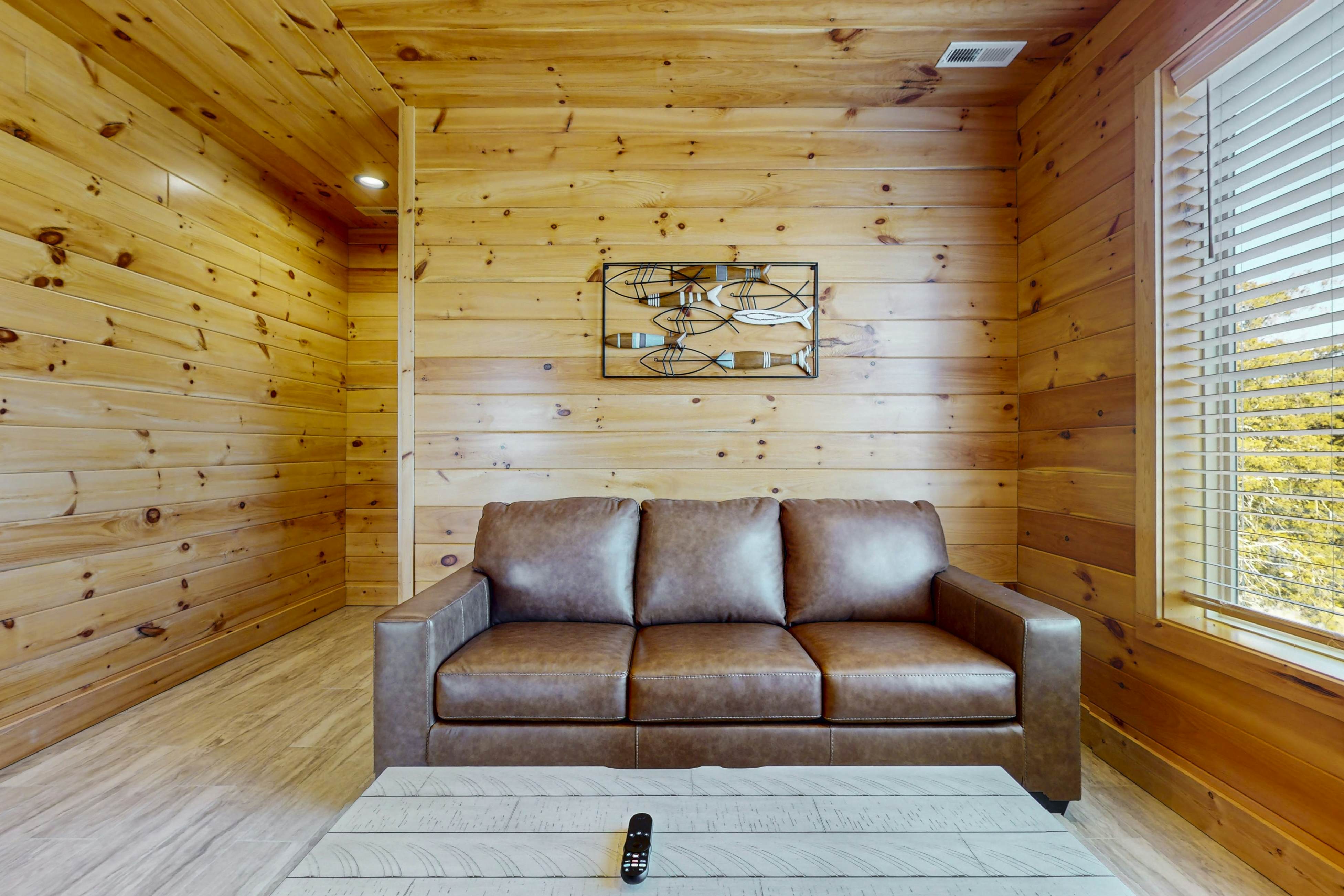 Cozy Home W Lake Views, Sleeps 4・Games・Free Ticket