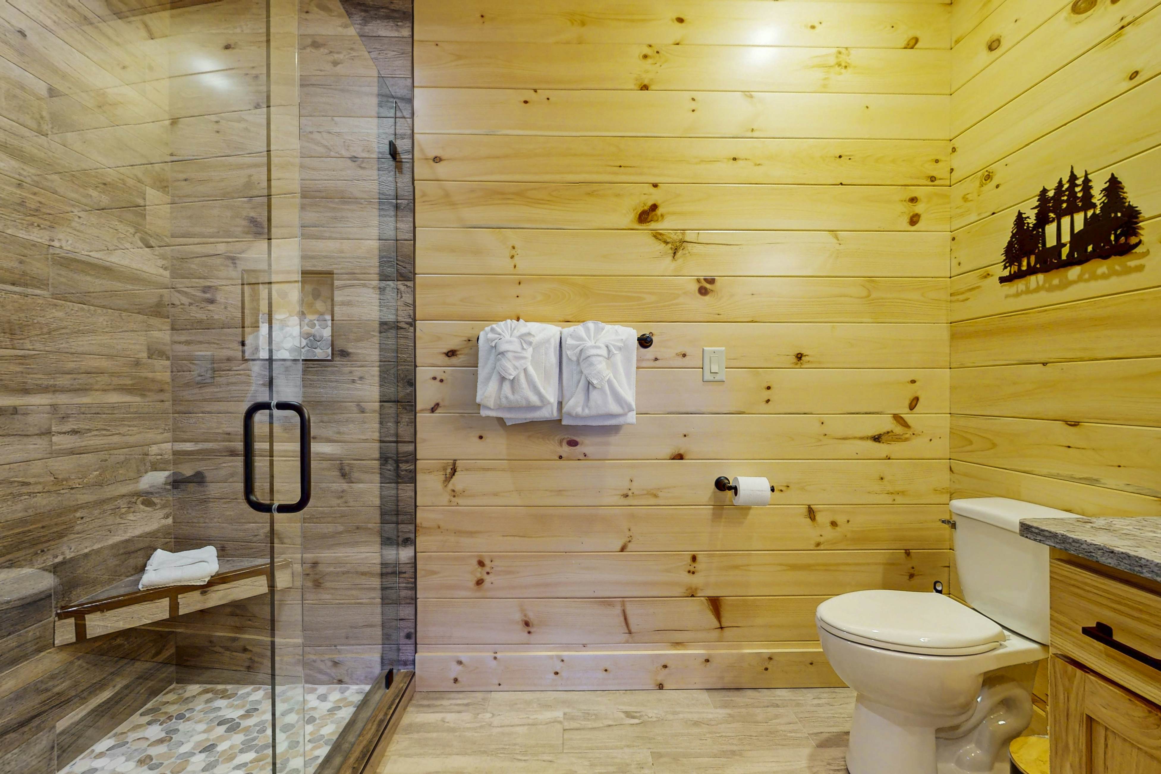 Cozy Home W Lake Views, Sleeps 4・Games・Free Ticket