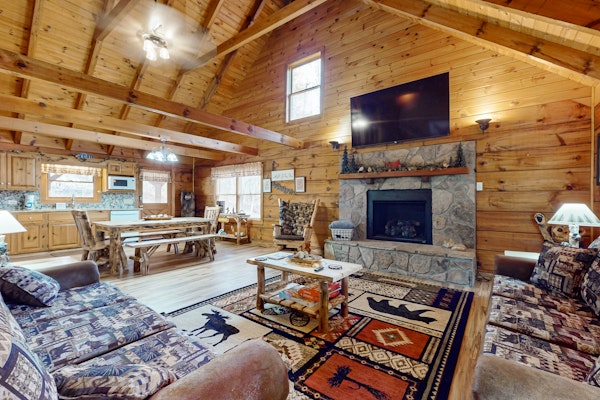 Cozy Cabin, Sleeps 6・Shared pool・Walking trails