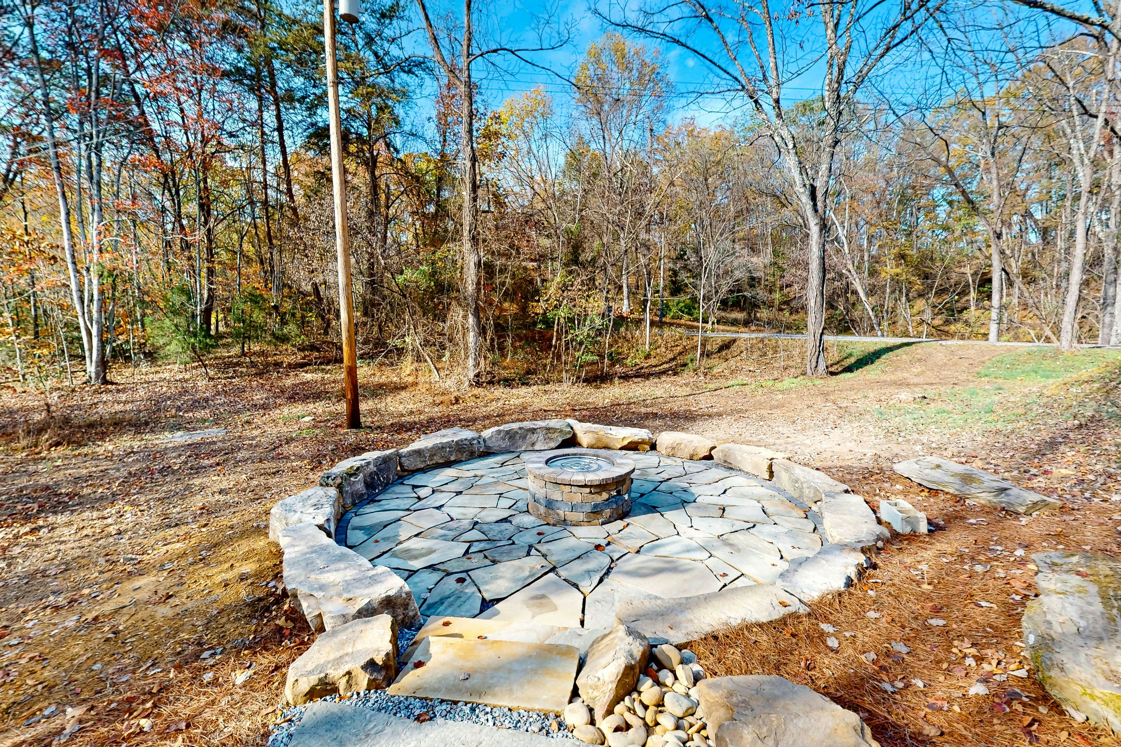 Cozy Cabin, Sleeps 6・Shared pool・Walking trails