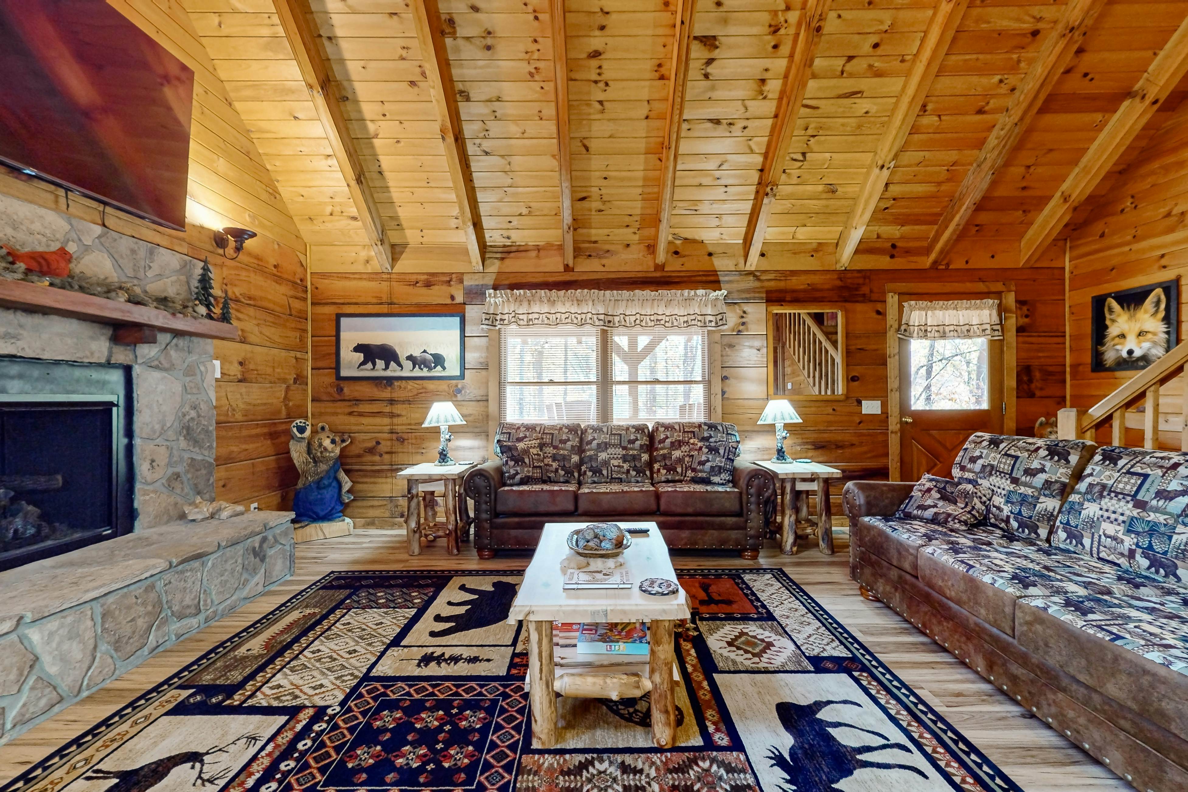 Cozy Cabin, Sleeps 6・Shared pool・Walking trails