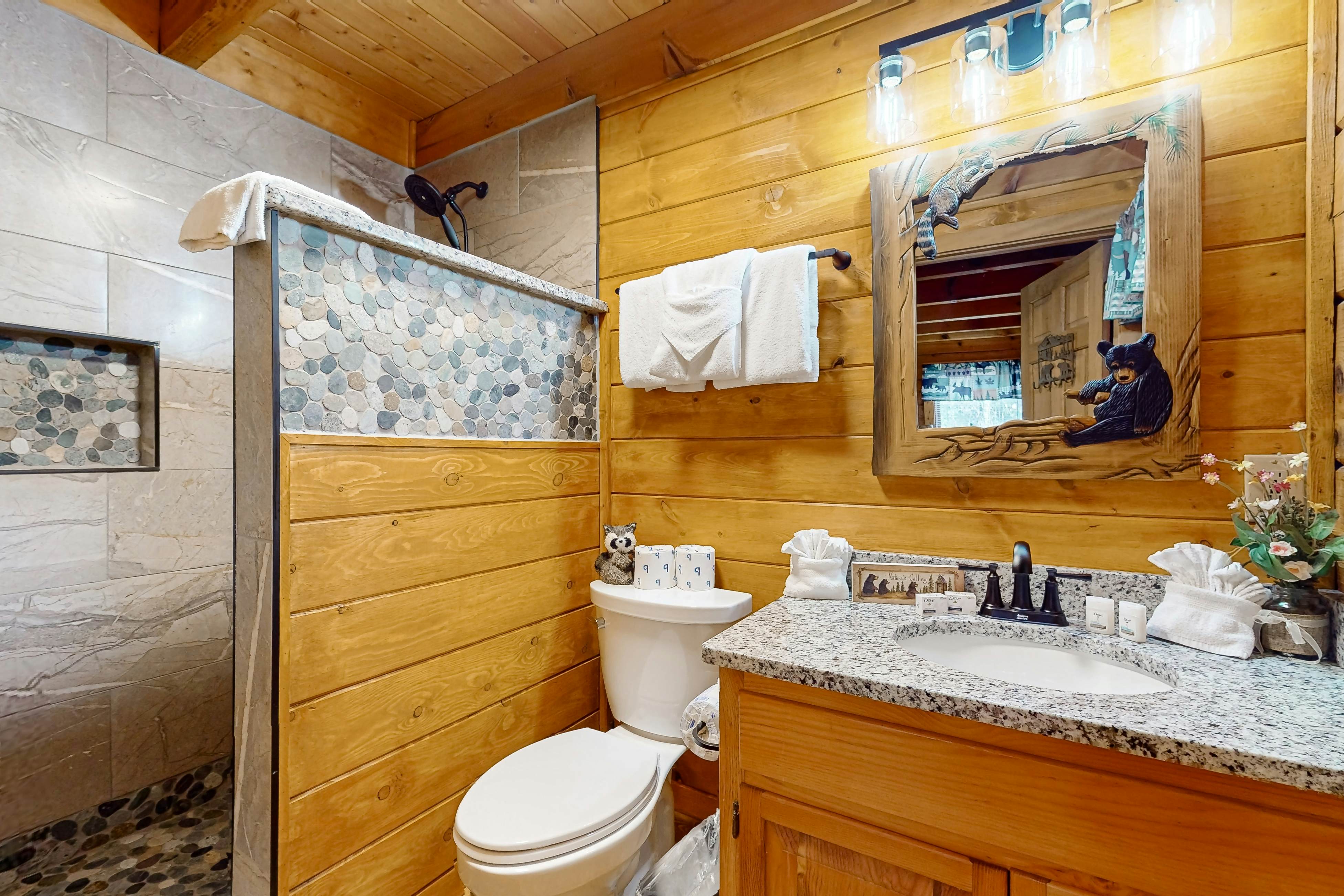 Cozy Cabin, Sleeps 6・Shared pool・Walking trails