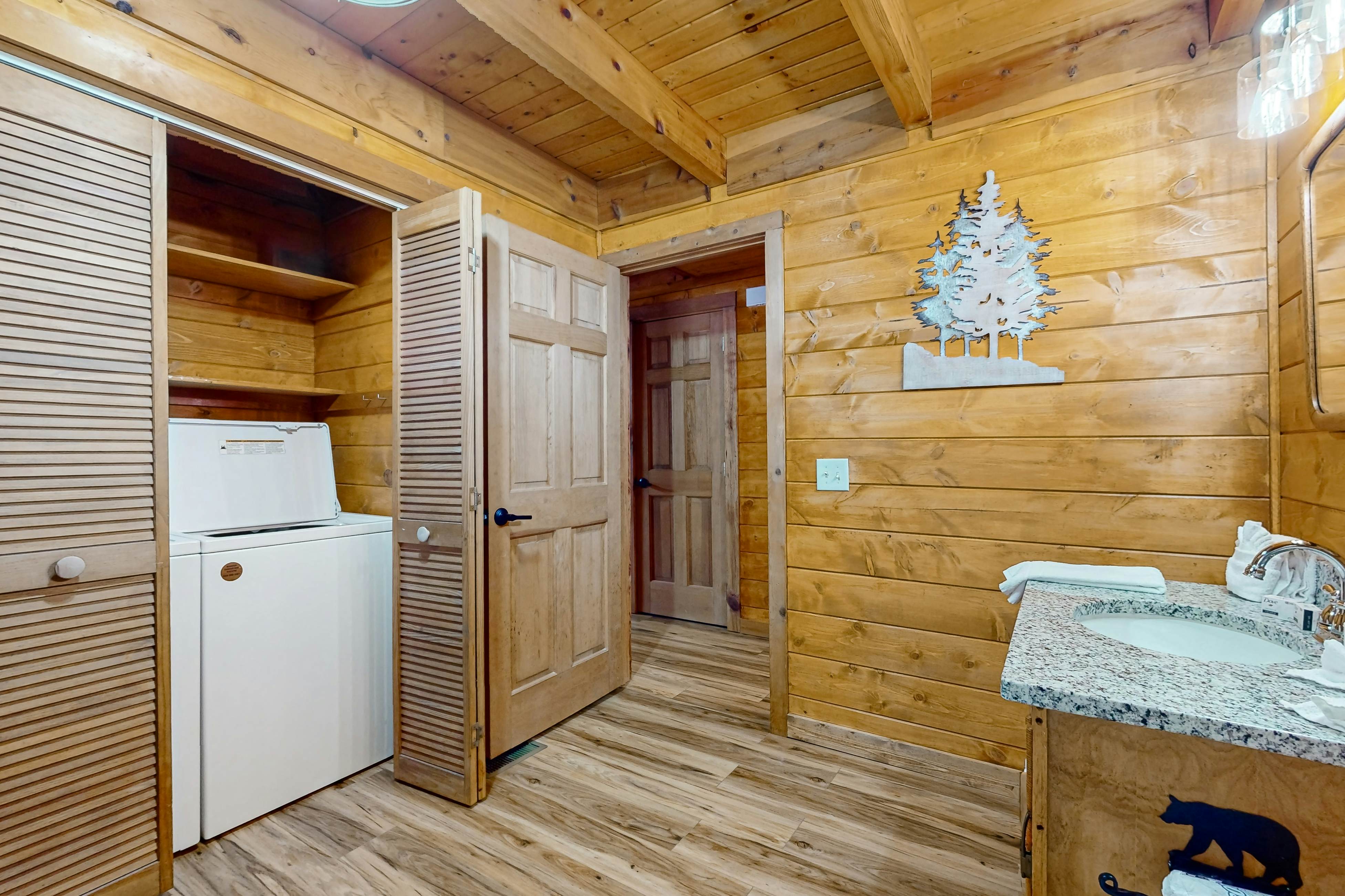Cozy Cabin, Sleeps 6・Shared pool・Walking trails