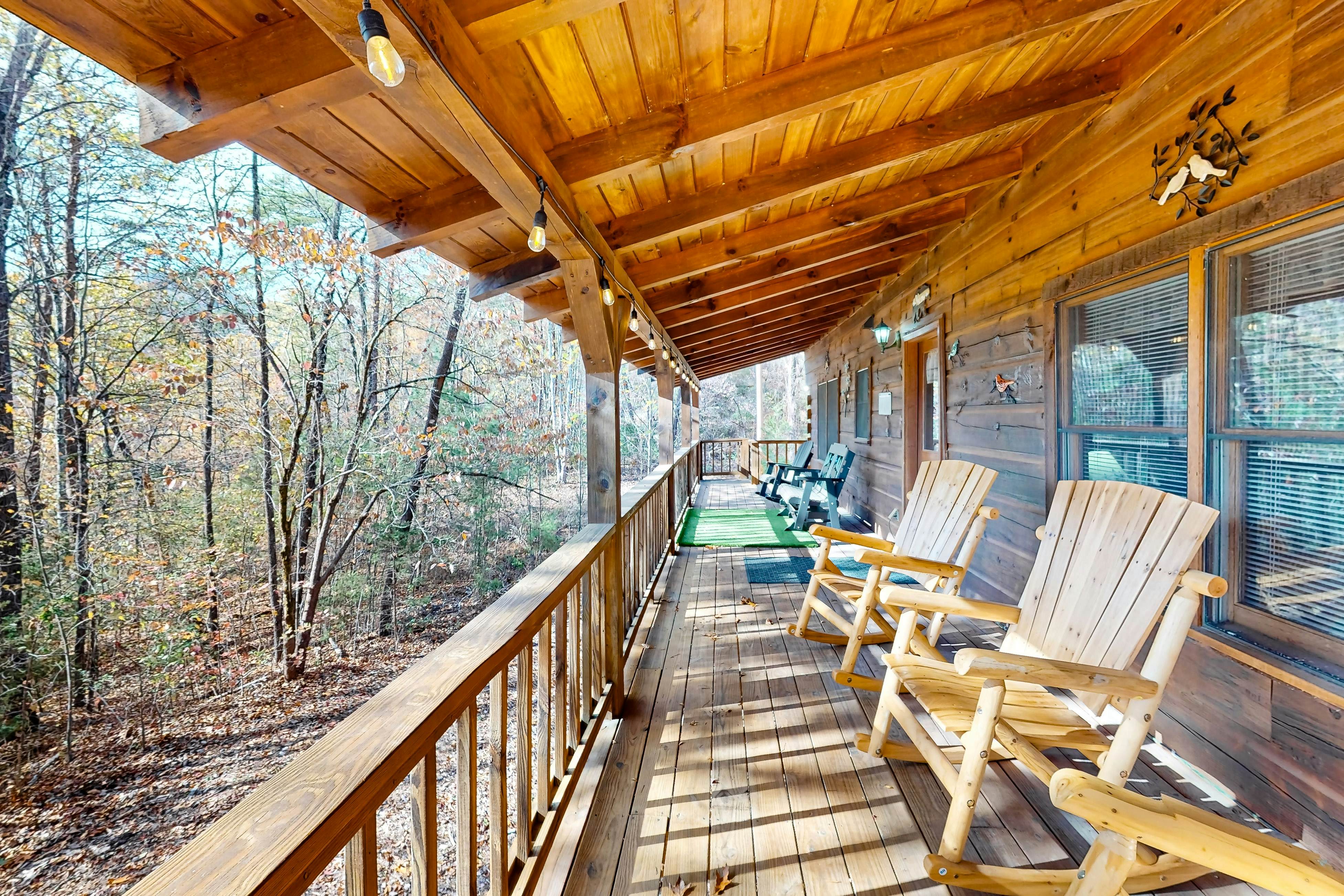 Cozy Cabin, Sleeps 6・Shared pool・Walking trails