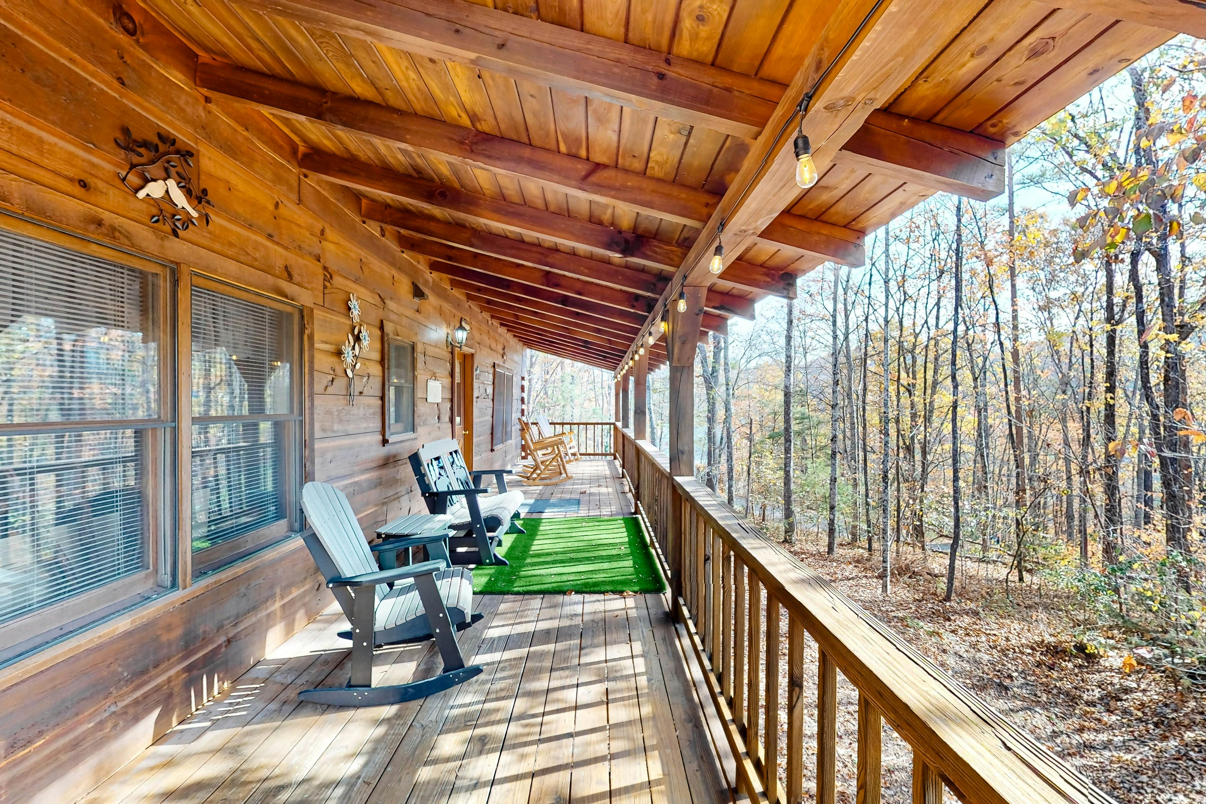 Cozy Cabin, Sleeps 6・Shared pool・Walking trails