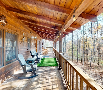 Cozy Cabin, Sleeps 6・Shared pool・Walking trails