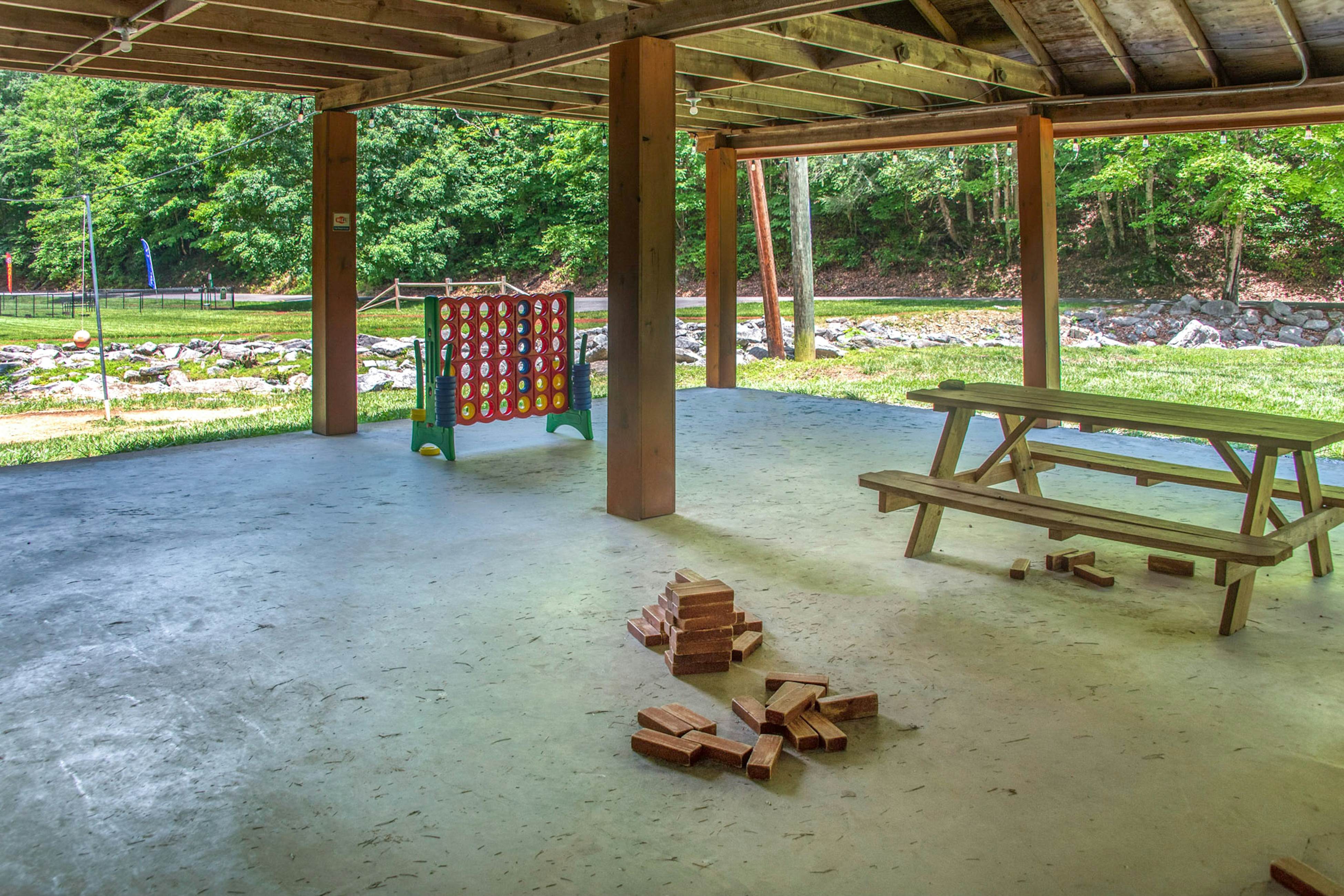 Cozy Cabin, Sleeps 6・Shared pool・Walking trails