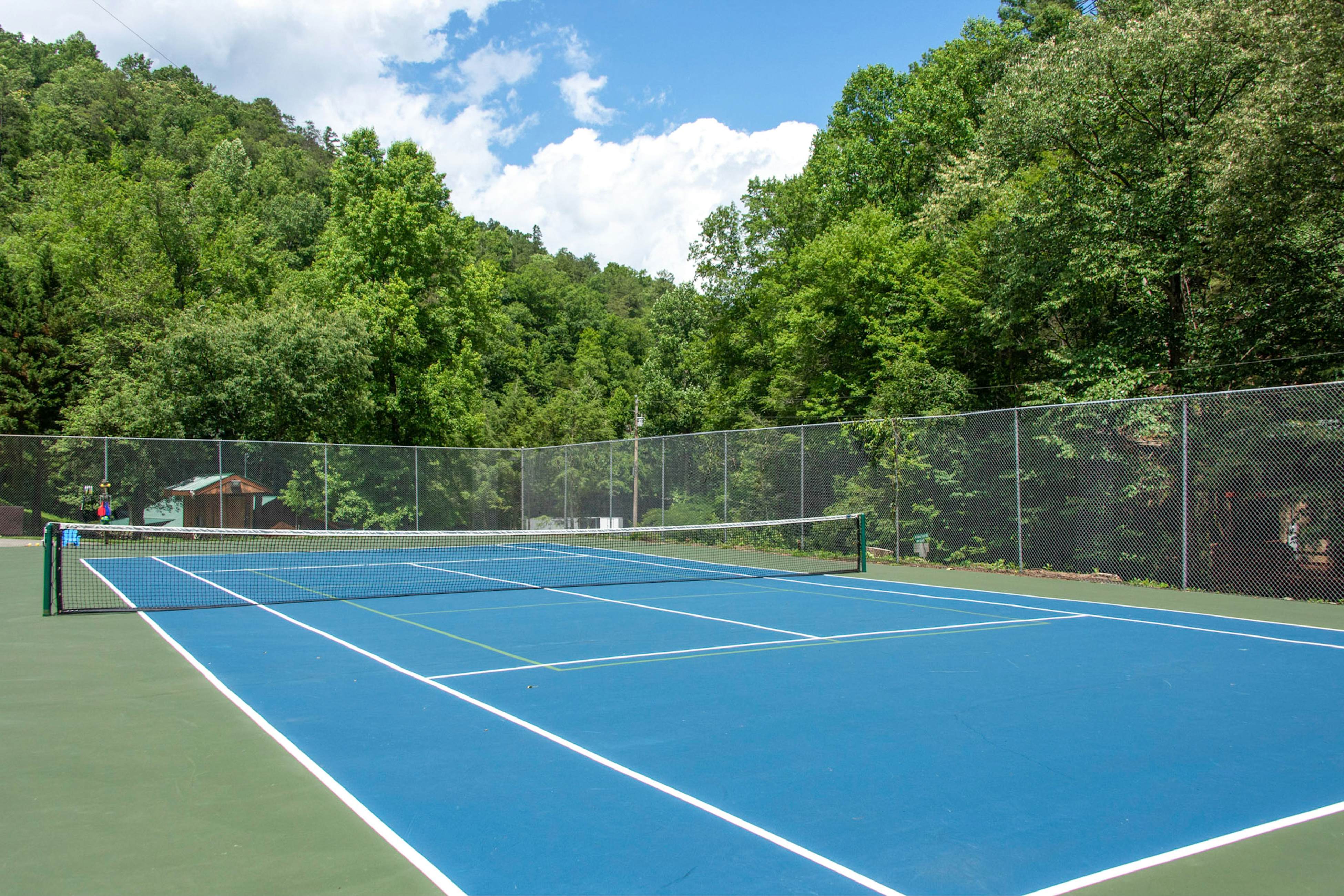 Cozy Cabin, Sleeps 6・Shared pool・Walking trails