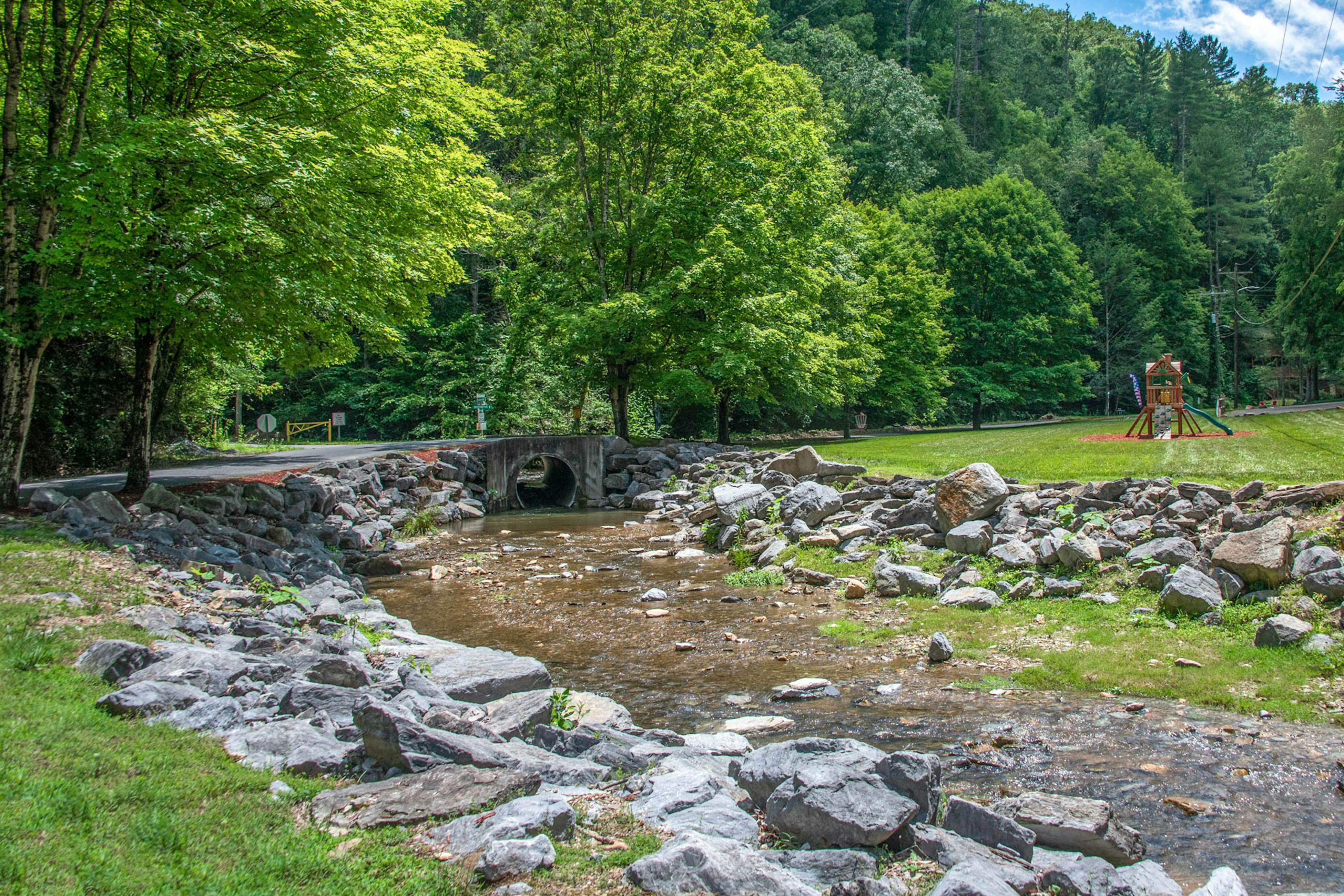 Cozy Cabin, Sleeps 6・Shared pool・Walking trails