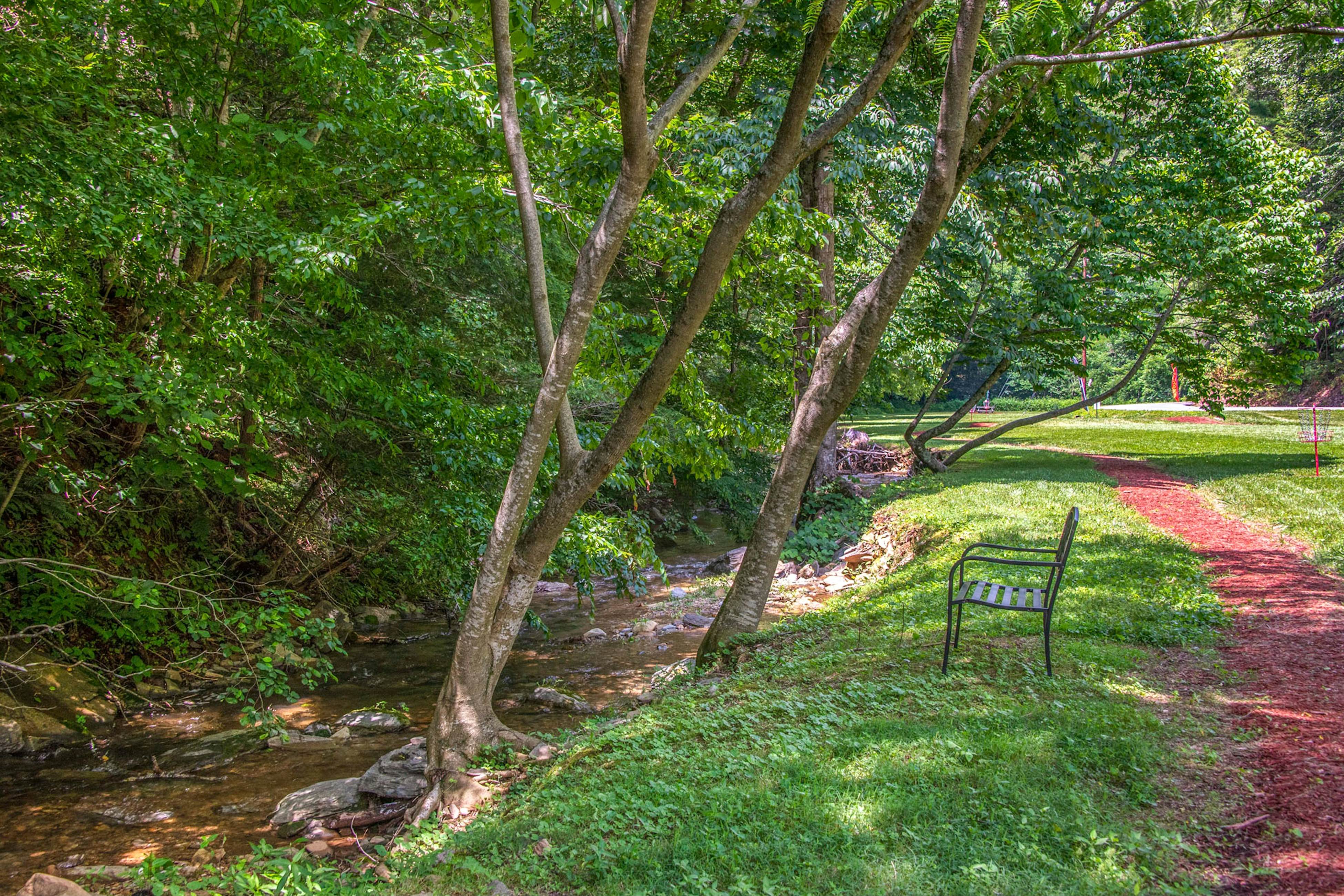 Cozy Cabin, Sleeps 6・Shared pool・Walking trails