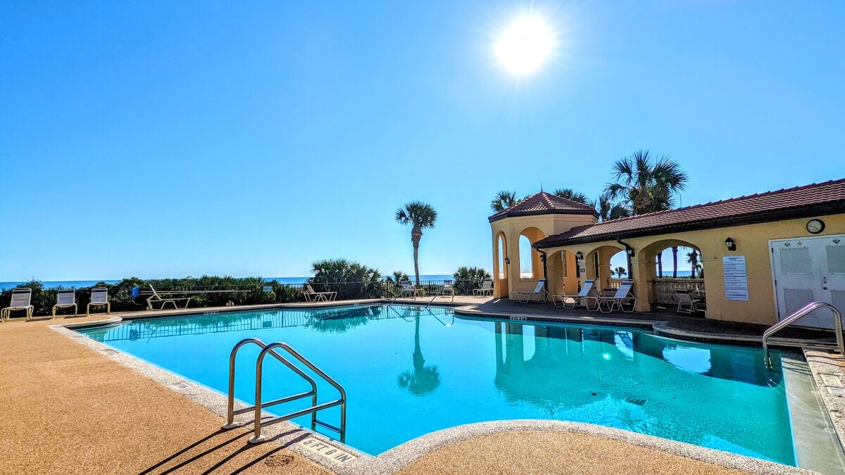 🌅"Surfclub Retreat"🌴6th Floor Penthouse Corner! Wraparound Balcony! Ocean Views!🏖️