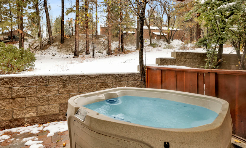 Ours De Ski Chateau at Snow Summit - Big Bear Basecamp Resort Condo w/ Hot Tub