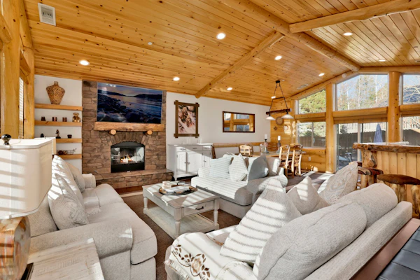 Luxury Morning Star Log Cabin | Hot Tub, Firepit, Game Room & Minutes to Skiing