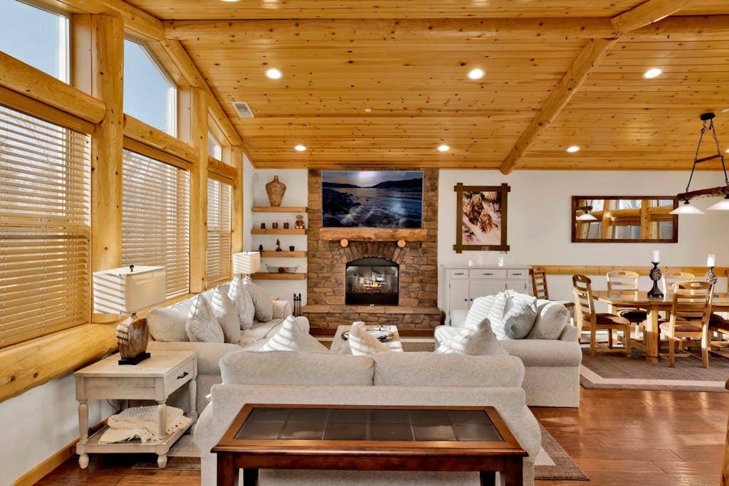 Luxury Morning Star Log Cabin | Hot Tub, Firepit, Game Room & Minutes to Skiing