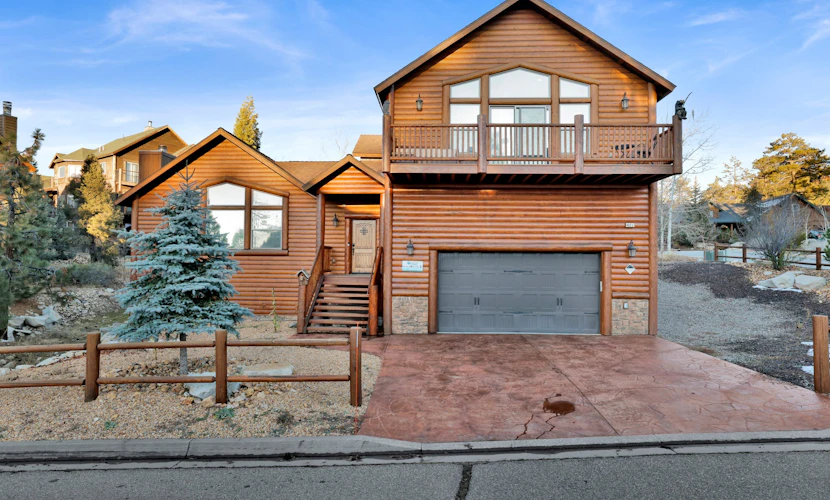 Luxury Morning Star Log Cabin | Hot Tub, Firepit, Game Room & Minutes to Skiing