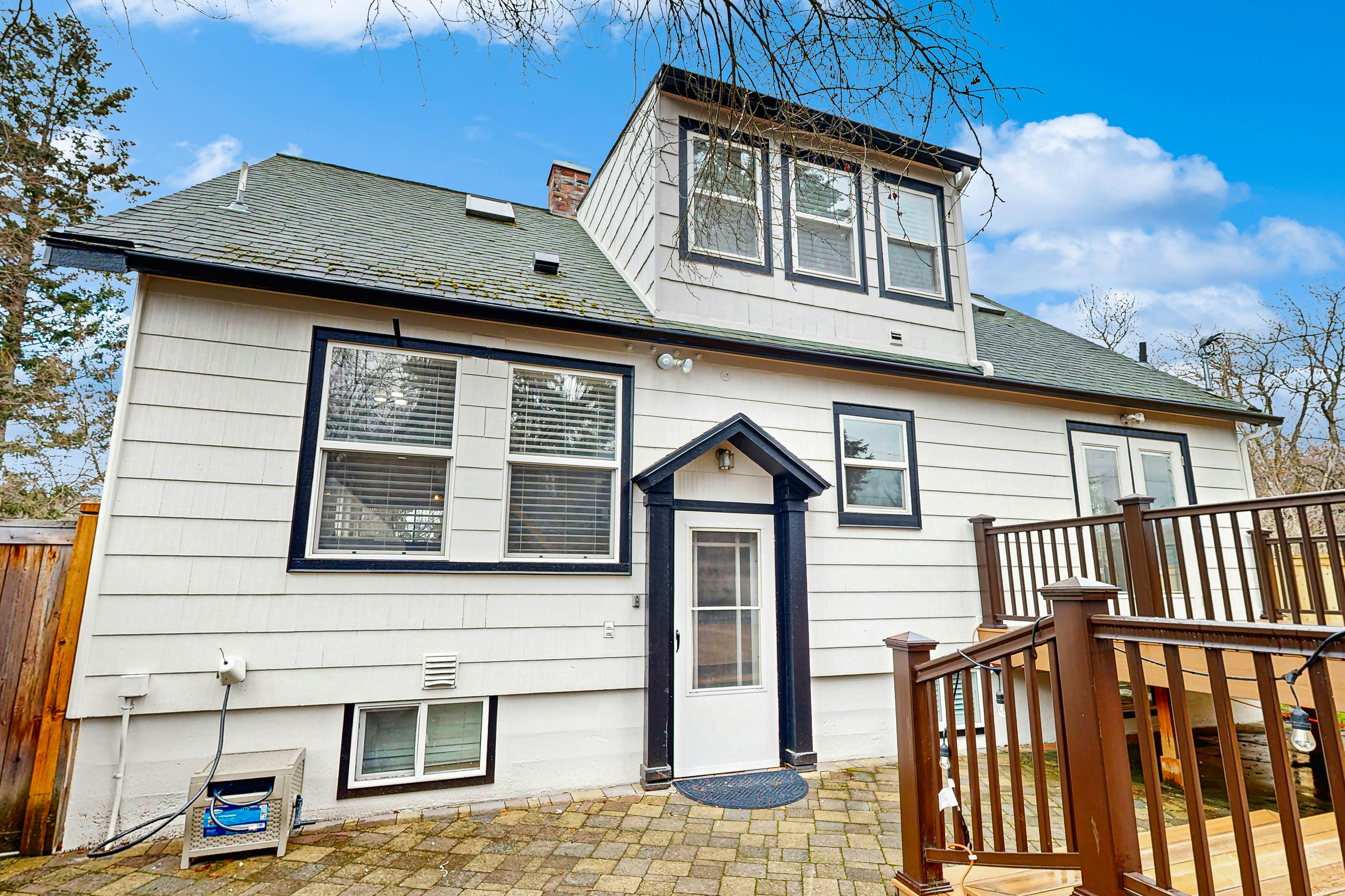 Remodeled Lake Hot Tub Home