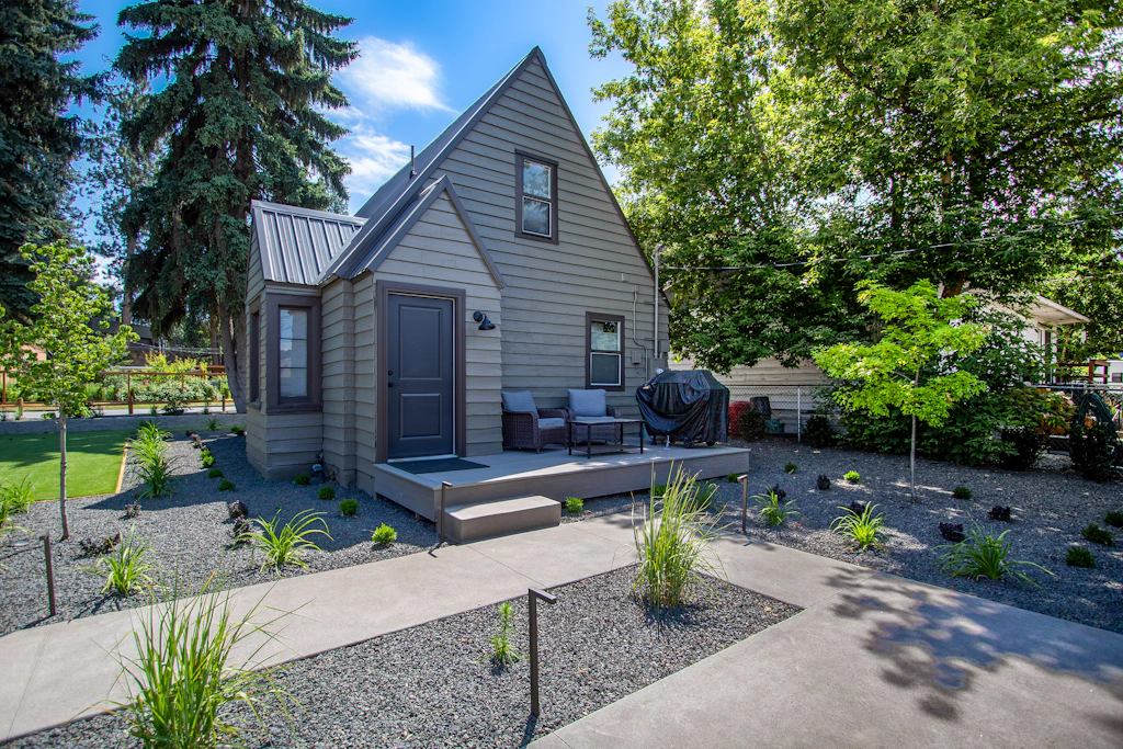 Downtown CDA Cozy 2BR Near Lake & Shops