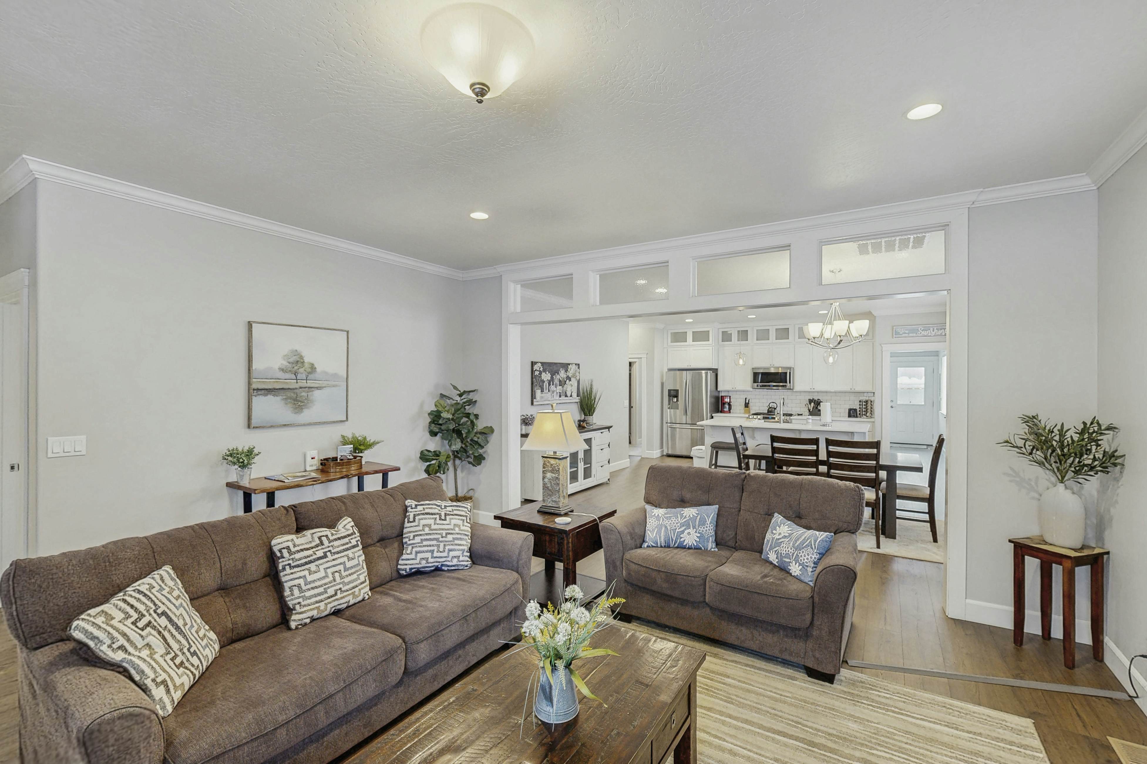 Charming Home Near the Lake